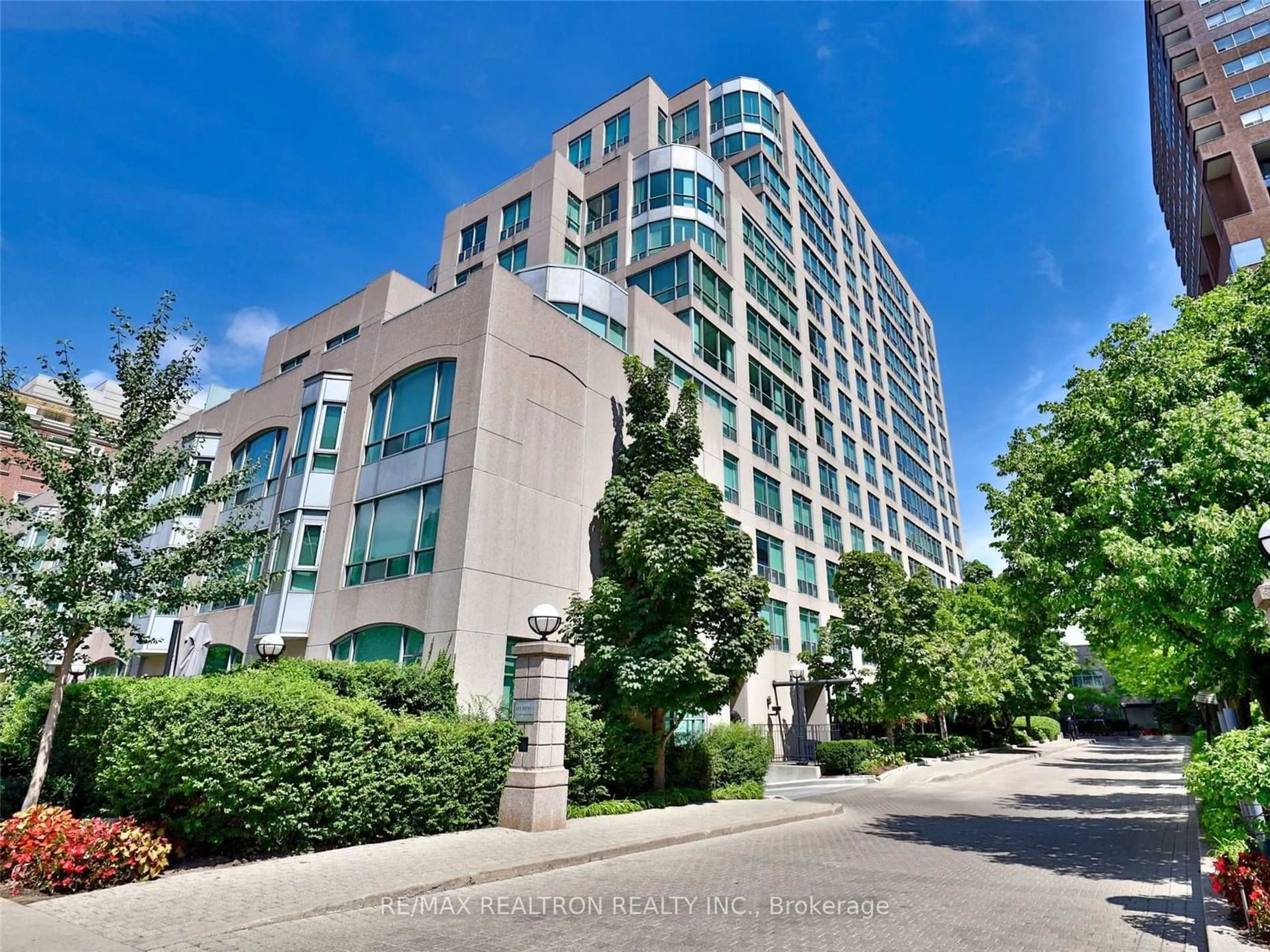 A pic from exterior of the house or condo for 942 Yonge St #909, Toronto Ontario M4W 3S8