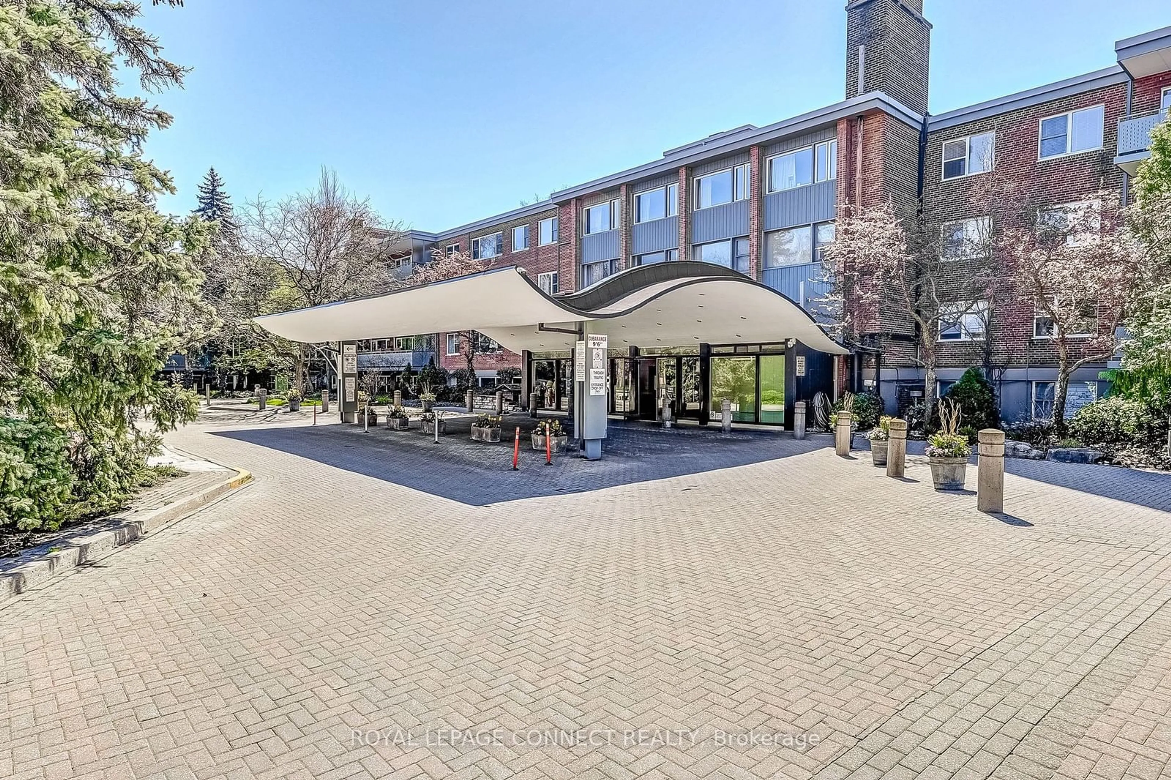 Patio for 21 Dale Ave #712, Toronto Ontario M4W 1K3