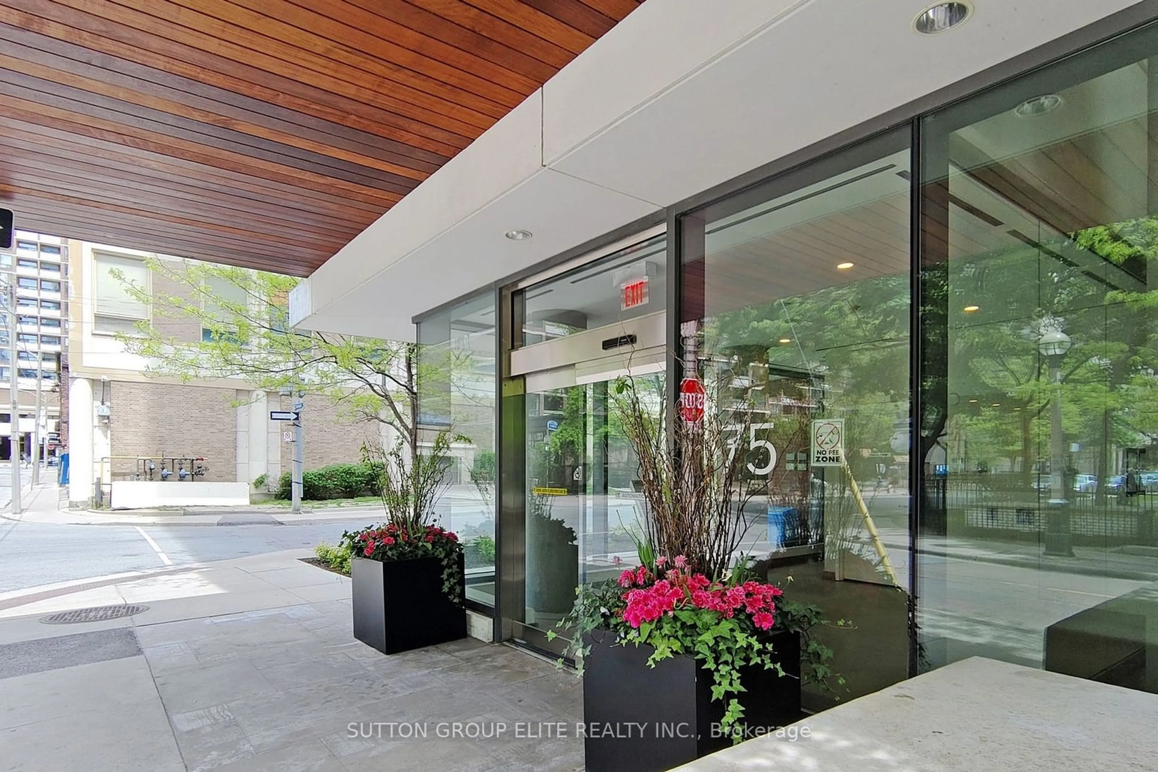 Indoor foyer for 75 St Nicholas St #1705, Toronto Ontario M4Y 0A5