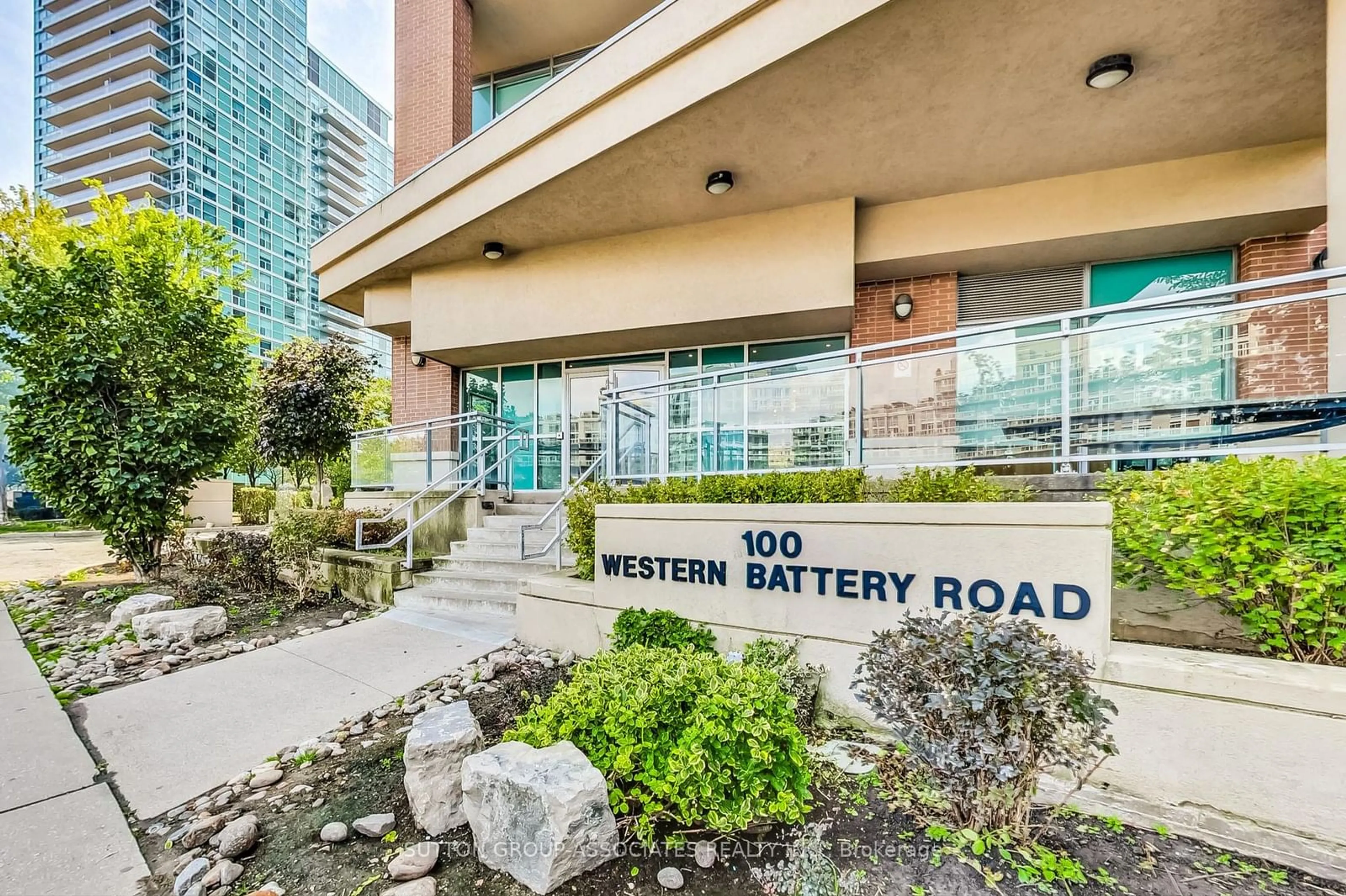 Indoor lobby for 100 Western Battery Rd #1209, Toronto Ontario M6K 3S2