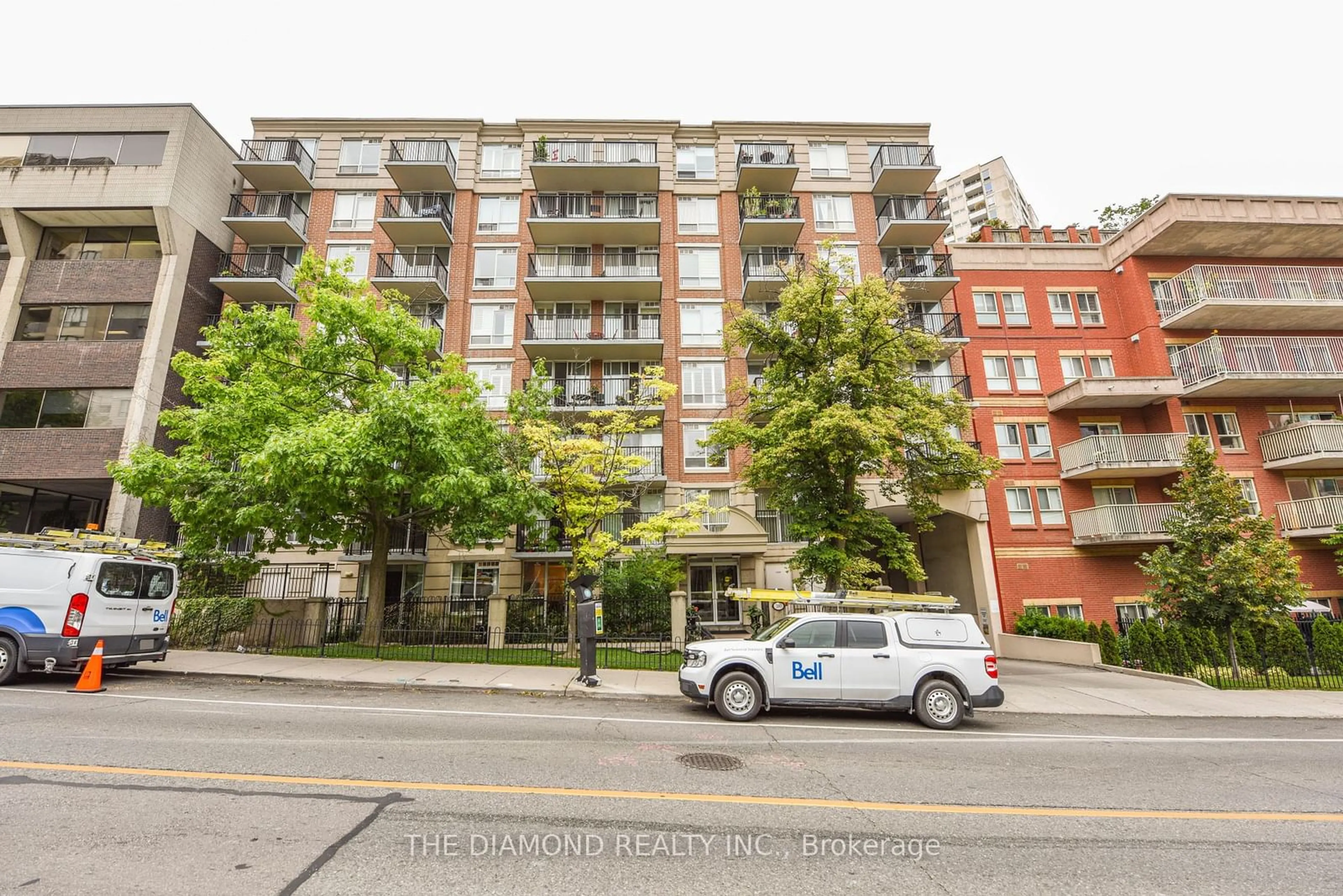 A pic from exterior of the house or condo, the street view for 260 Merton St #710, Toronto Ontario M4S 3G2