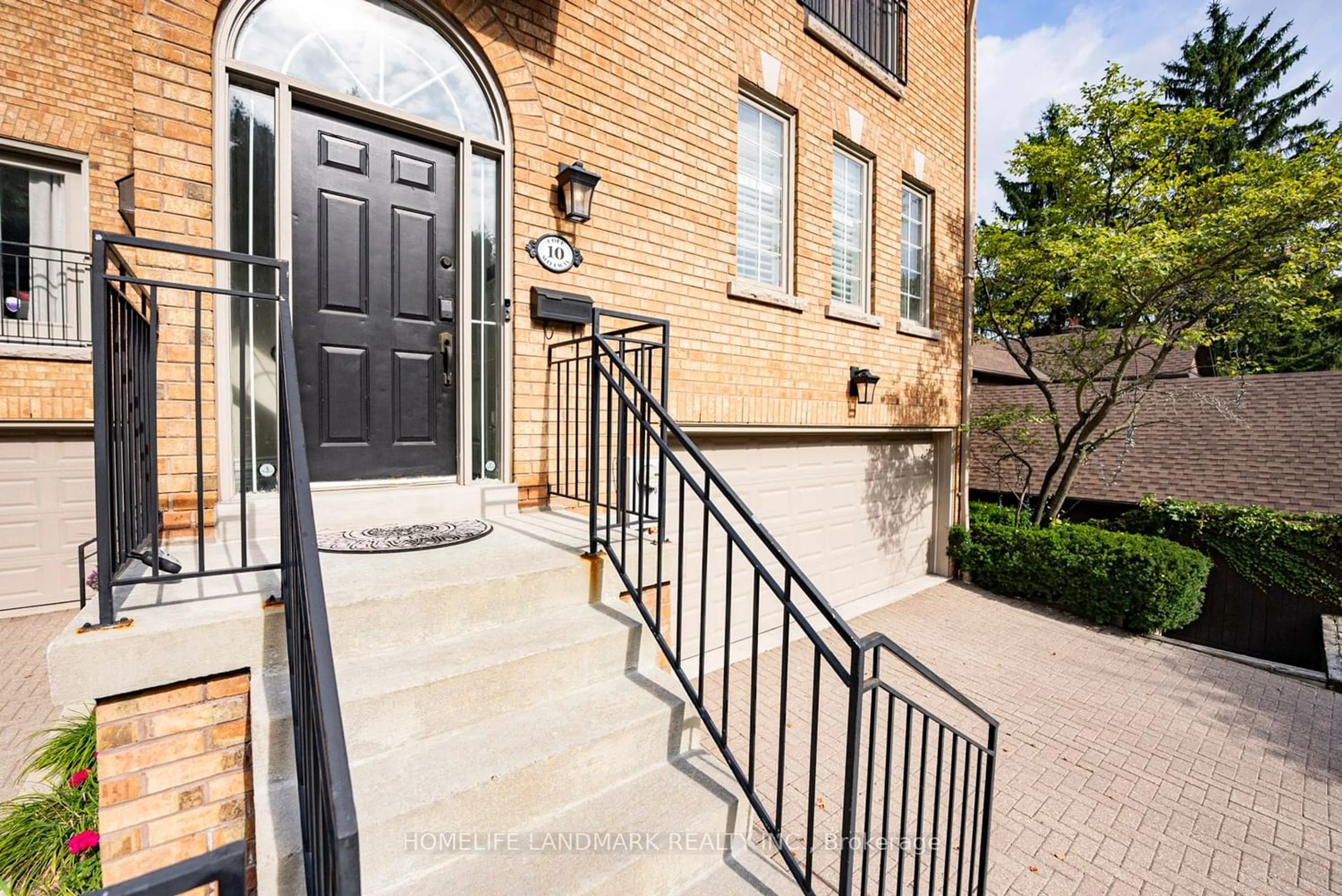 Indoor entryway, wood floors for 10 Cole Millway, Toronto Ontario M4N 3P8