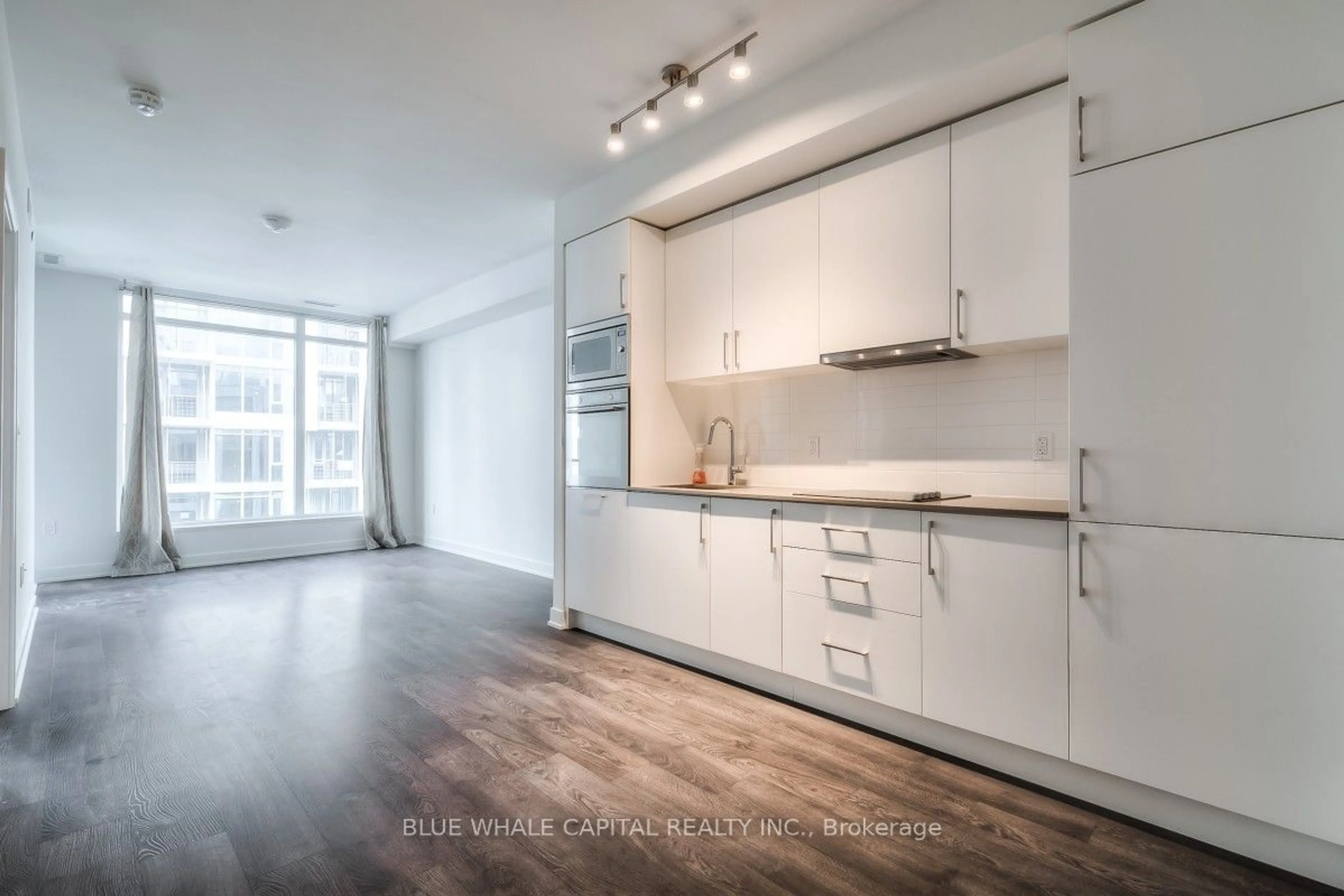 Open concept kitchen for 576 Front St #1216E, Toronto Ontario M5V 0P8