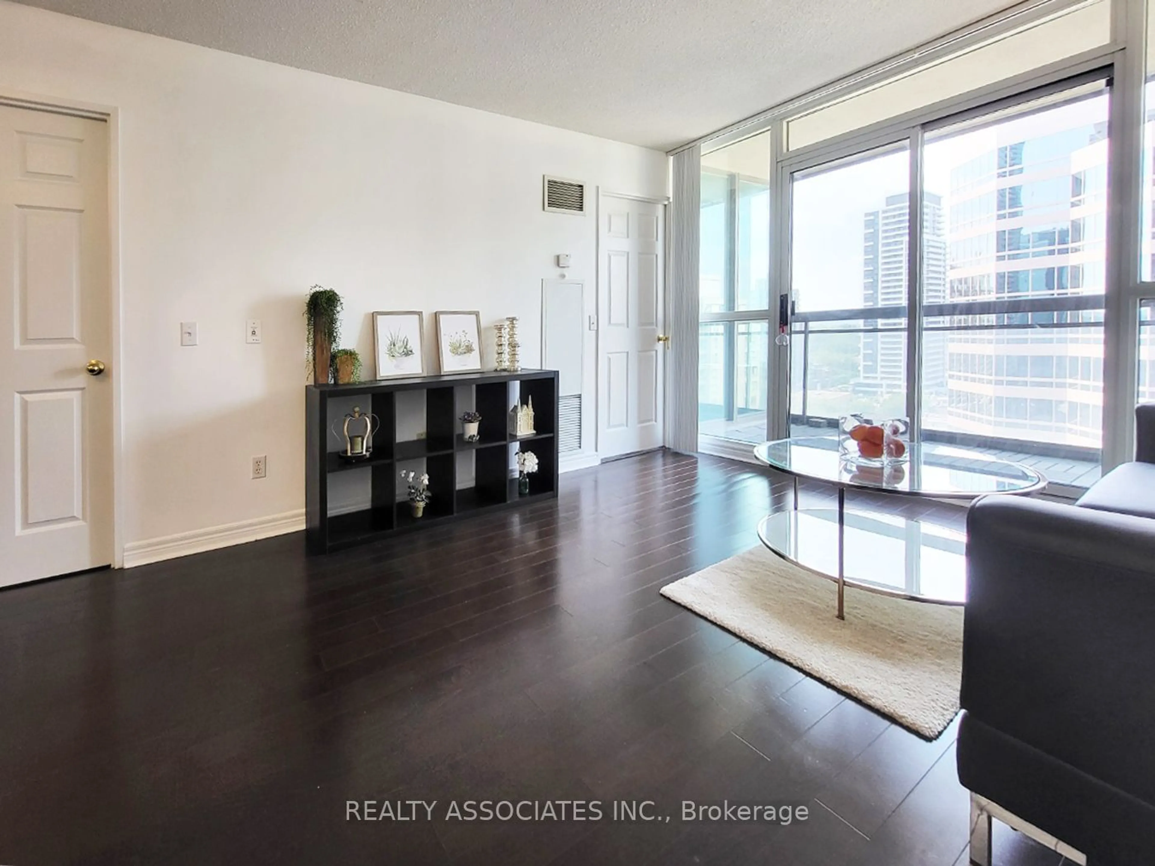 Indoor entryway, wood floors for 18 Parkview Ave #1815, Toronto Ontario M2M 7H7