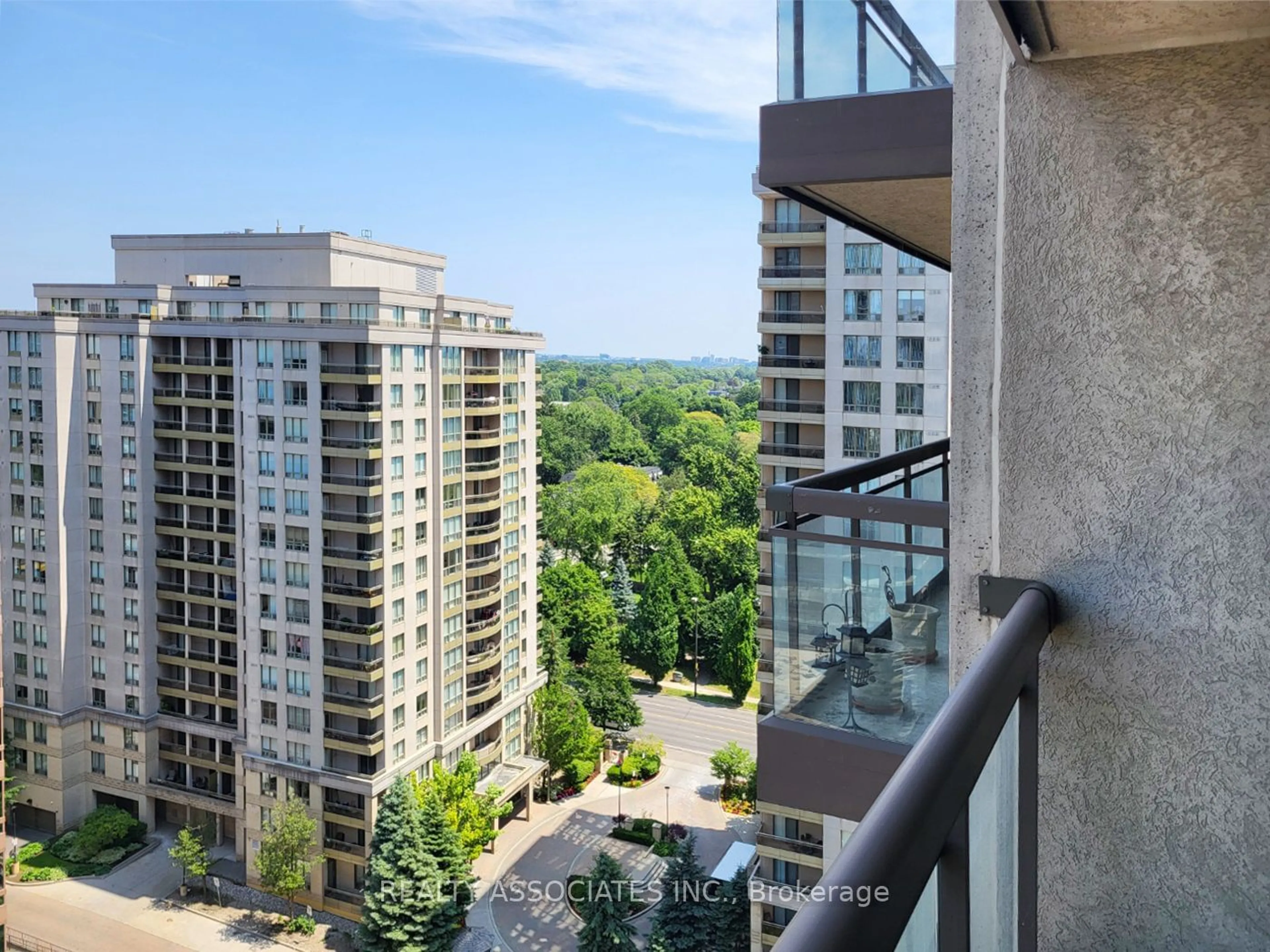 A pic from exterior of the house or condo, the view of city buildings for 18 Parkview Ave #1815, Toronto Ontario M2M 7H7