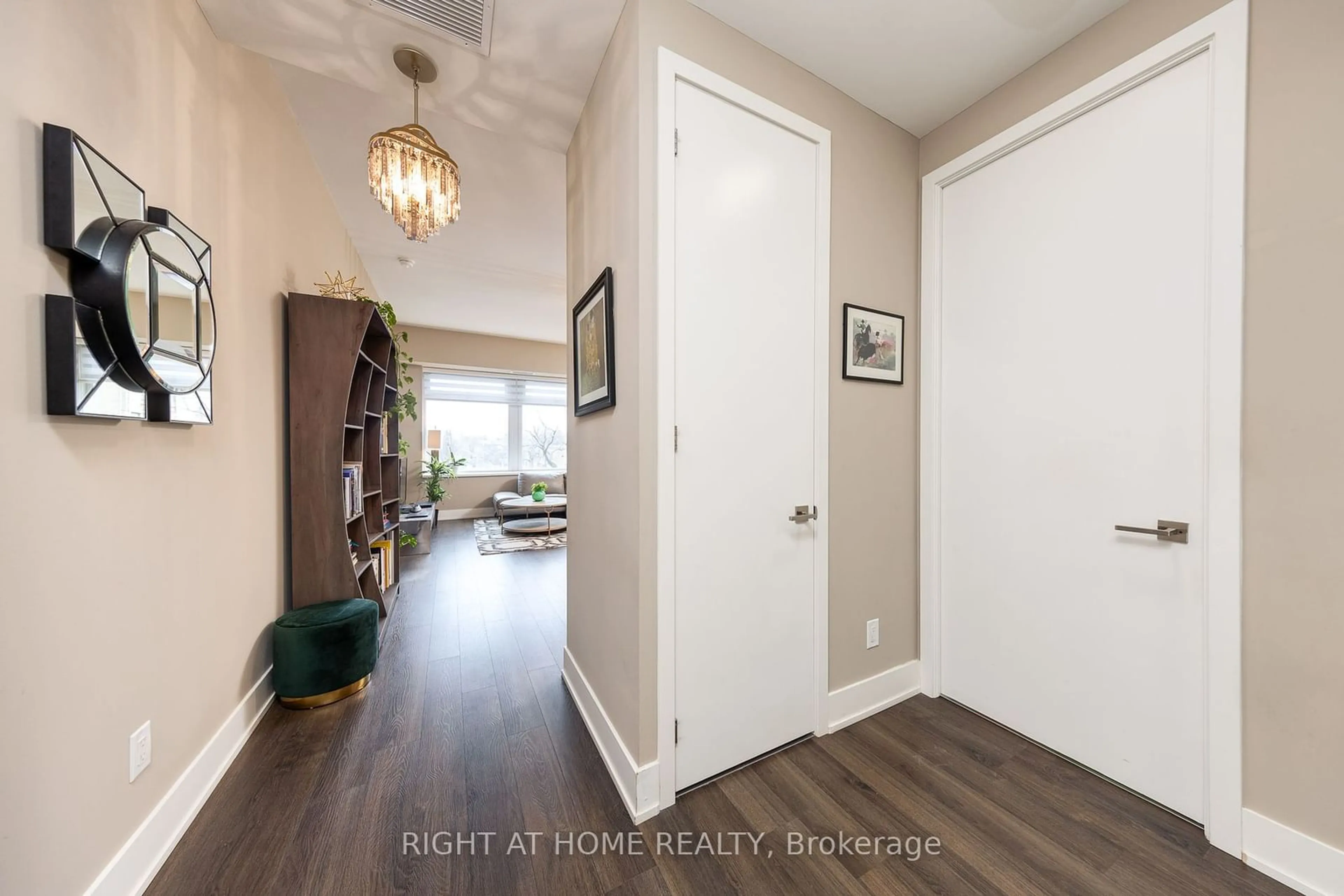 Indoor entryway, wood floors for 111 St Clair Ave #421, Toronto Ontario M4V 1N5