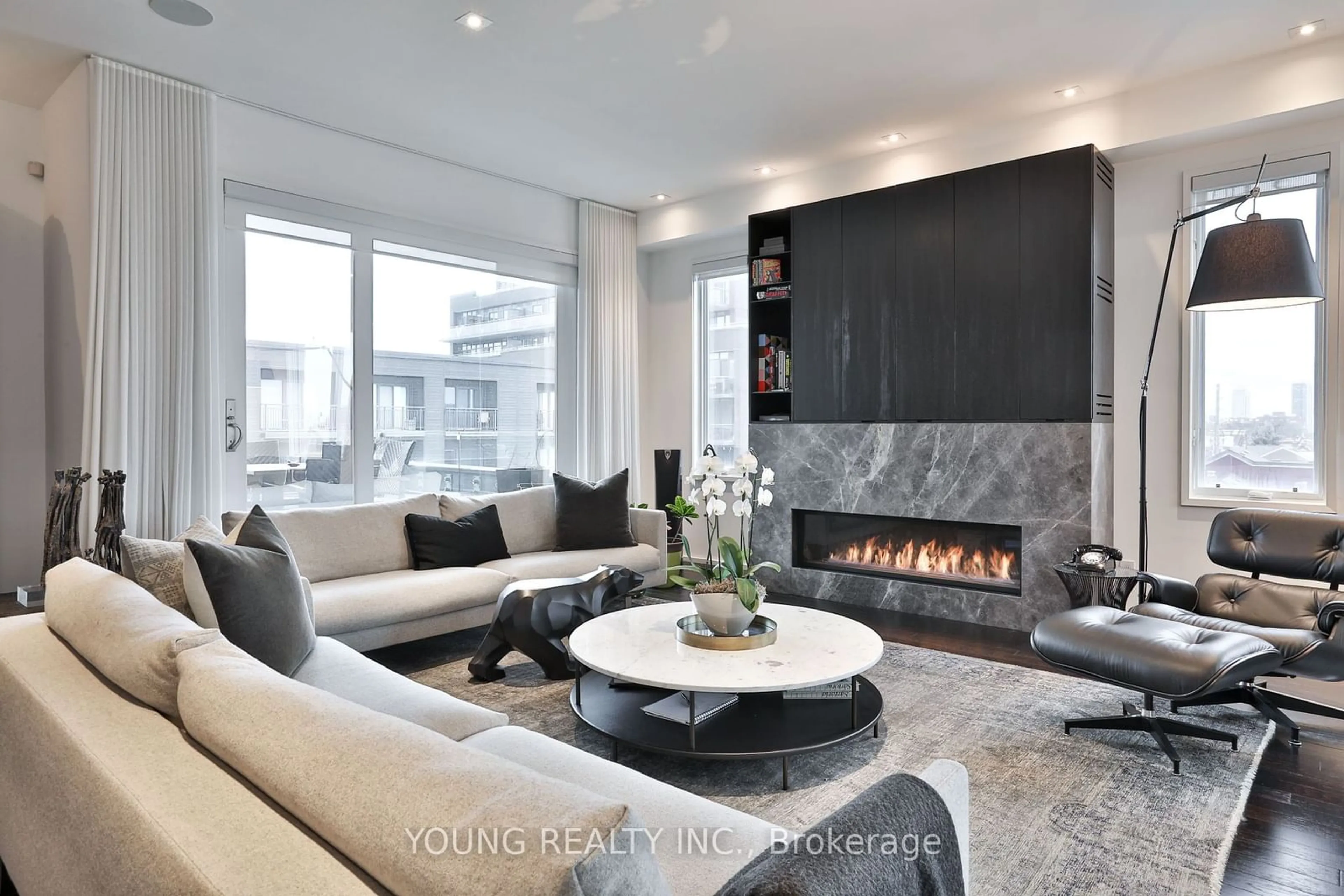 Living room for 222 Manning Ave #A, Toronto Ontario M6J 2K7