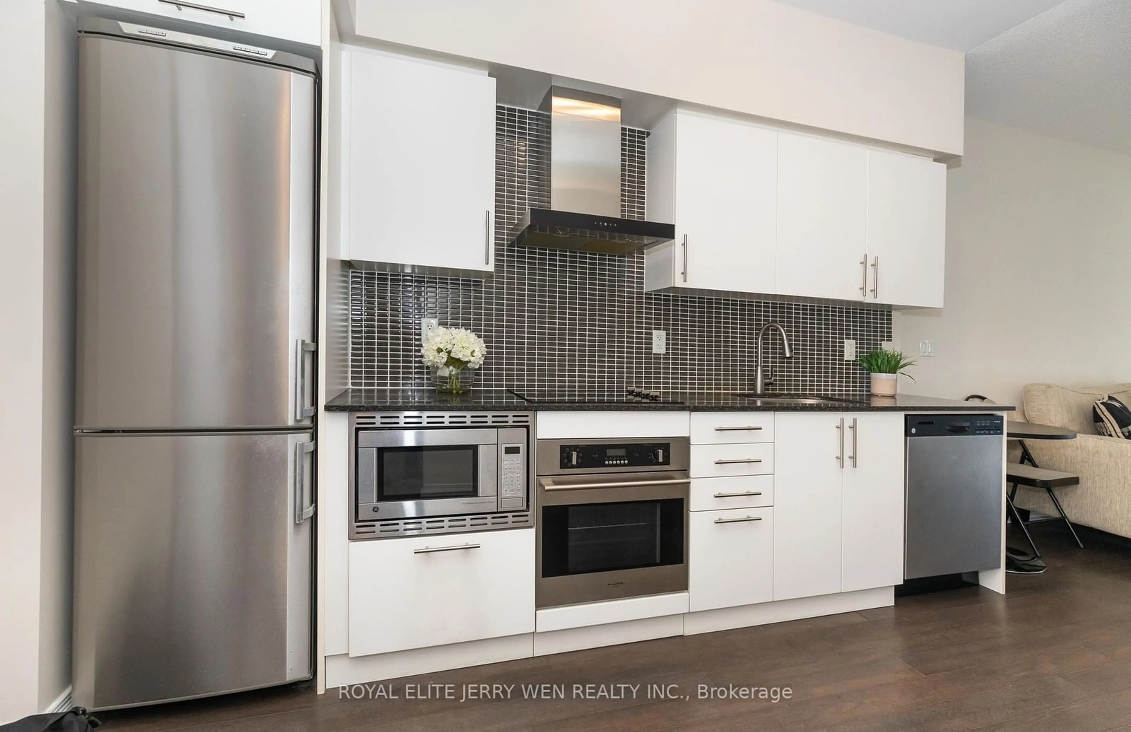 Contemporary kitchen for 352 Front St #1821, Toronto Ontario M5V 0K3