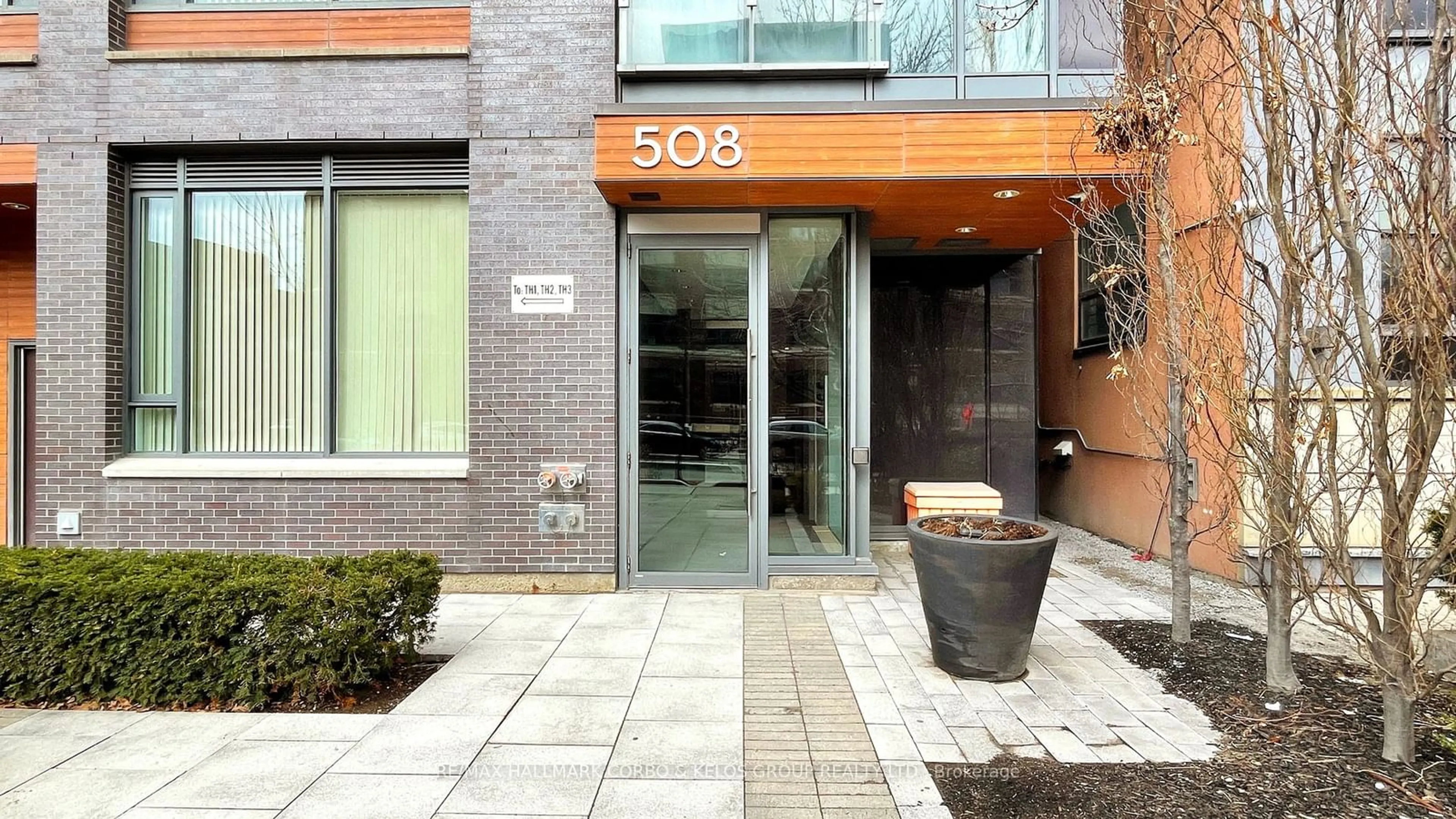 Outside view for 508 Wellington St #606, Toronto Ontario M5V 0K8