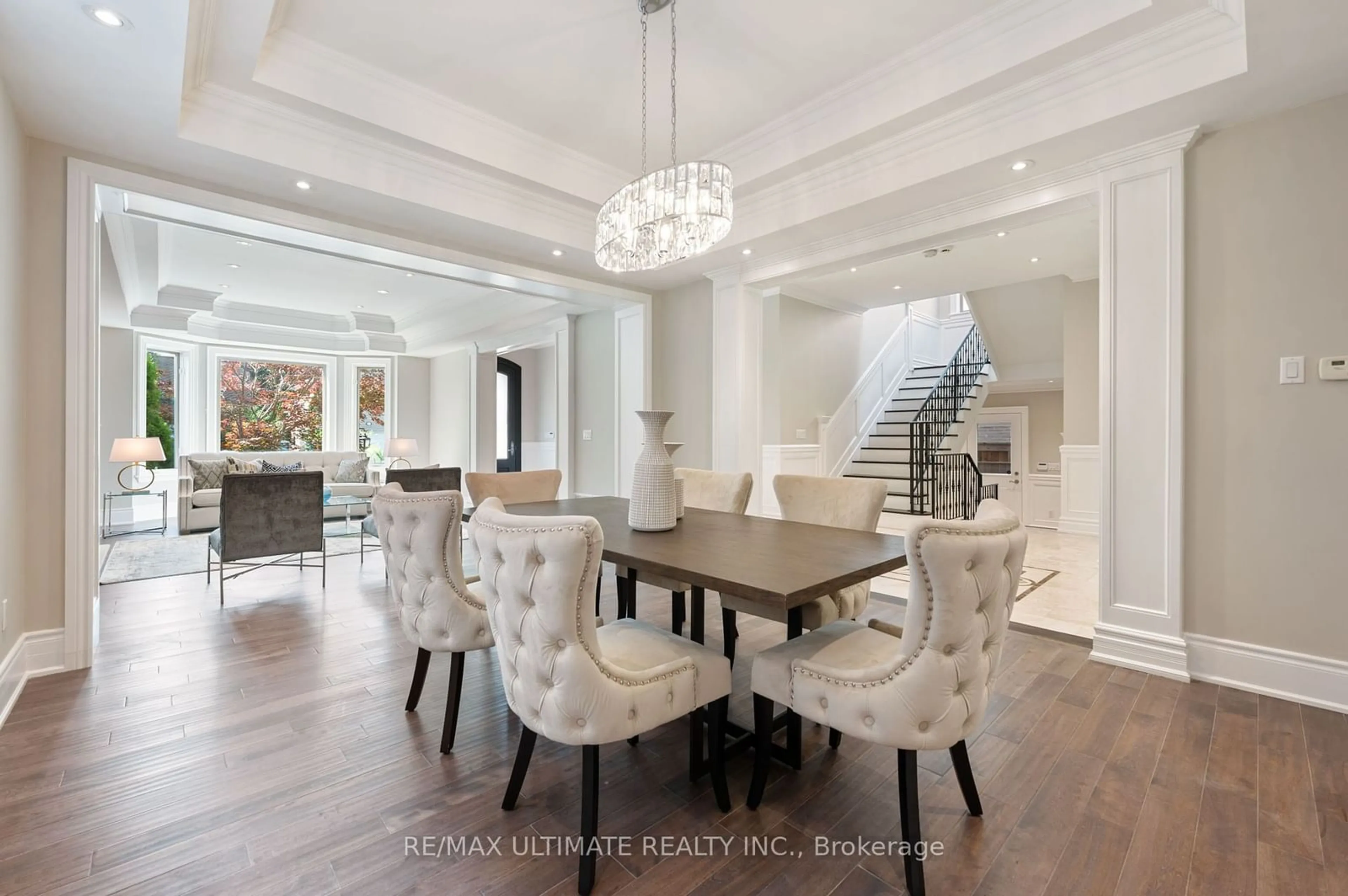 Dining room, wood floors for 242 Parkview Ave, Toronto Ontario M2N 3Z1