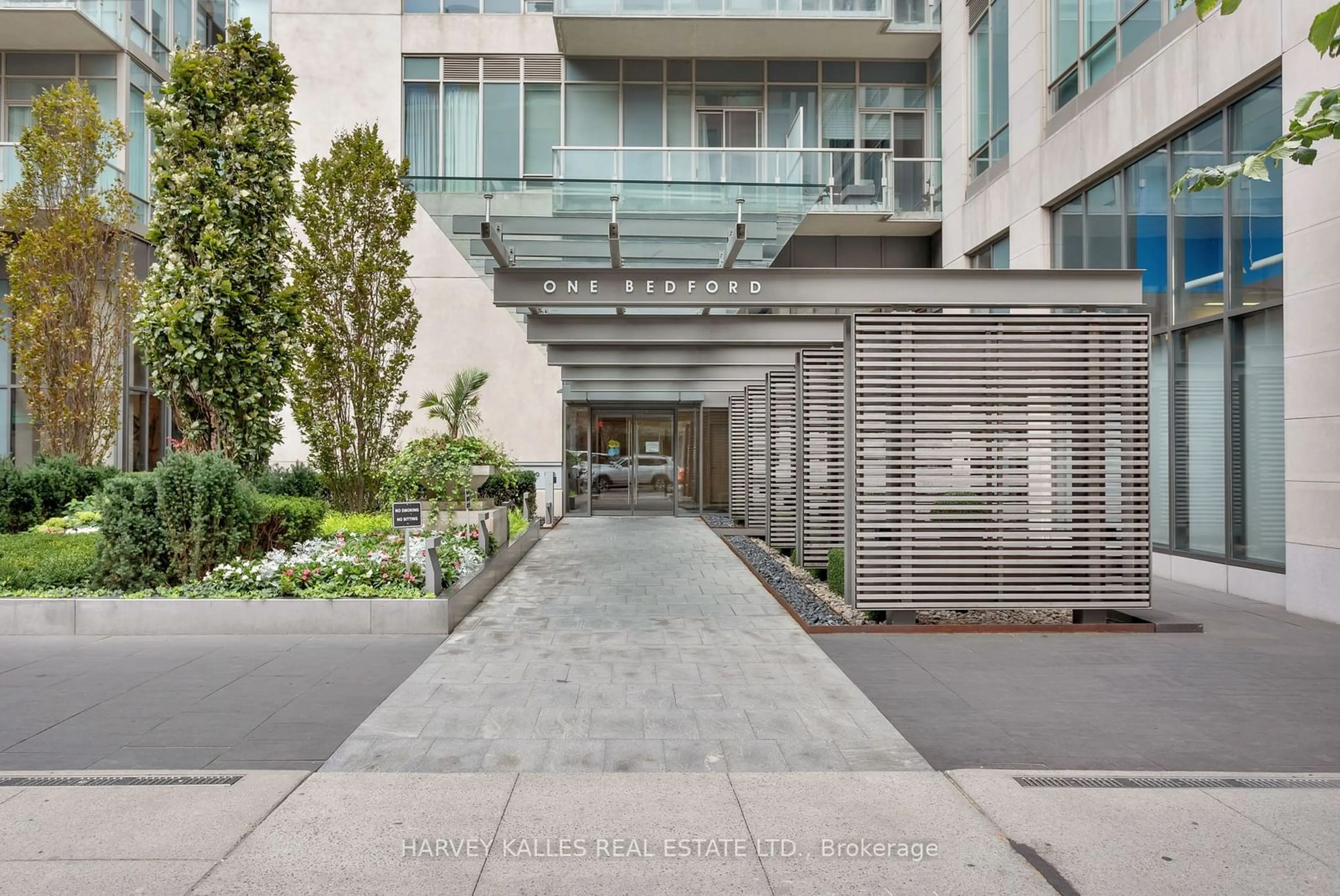 A pic from exterior of the house or condo for 1 Bedford Rd #1403, Toronto Ontario M5R 2B5