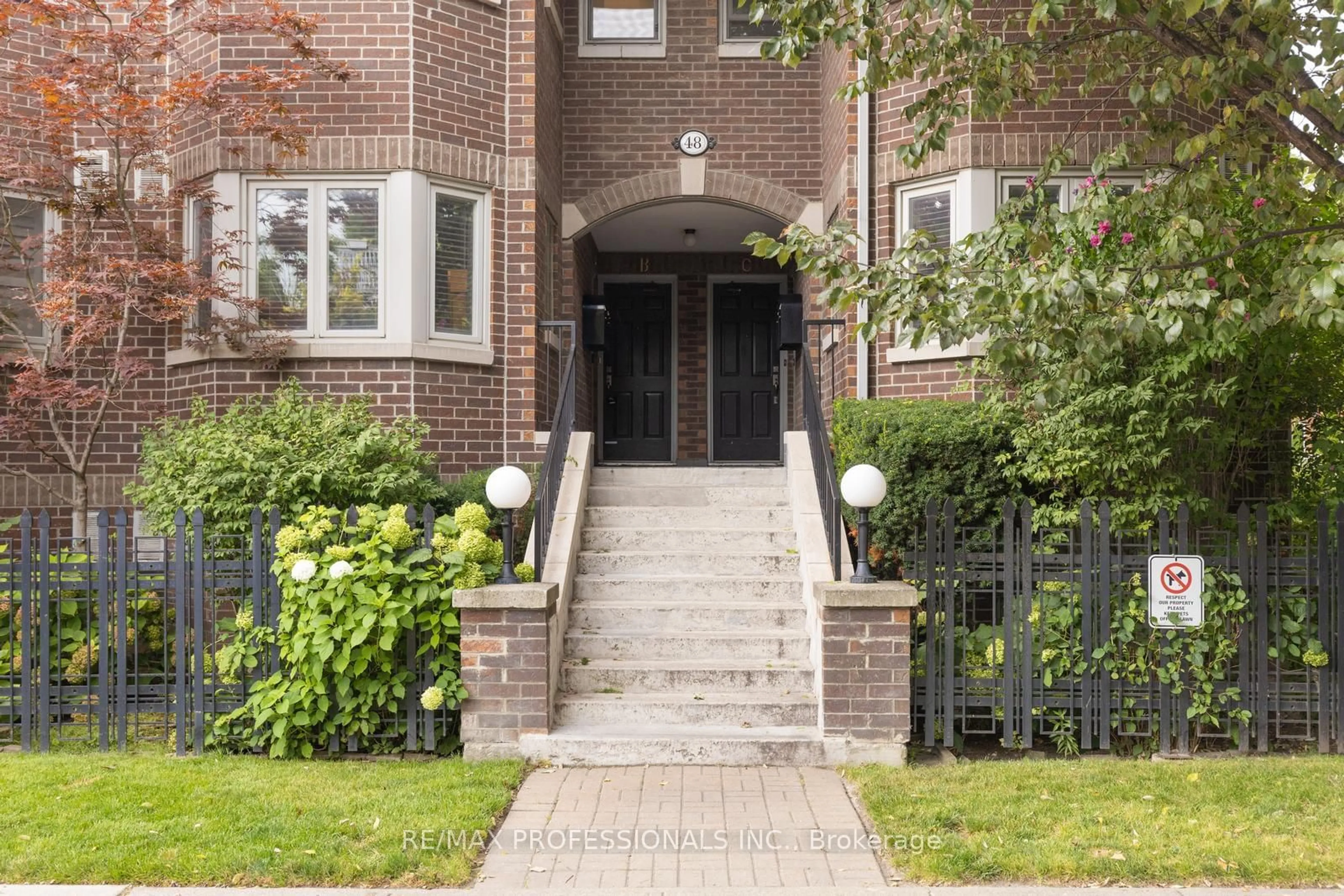 A pic from exterior of the house or condo for 48B Crawford St, Toronto Ontario M6J 3T6