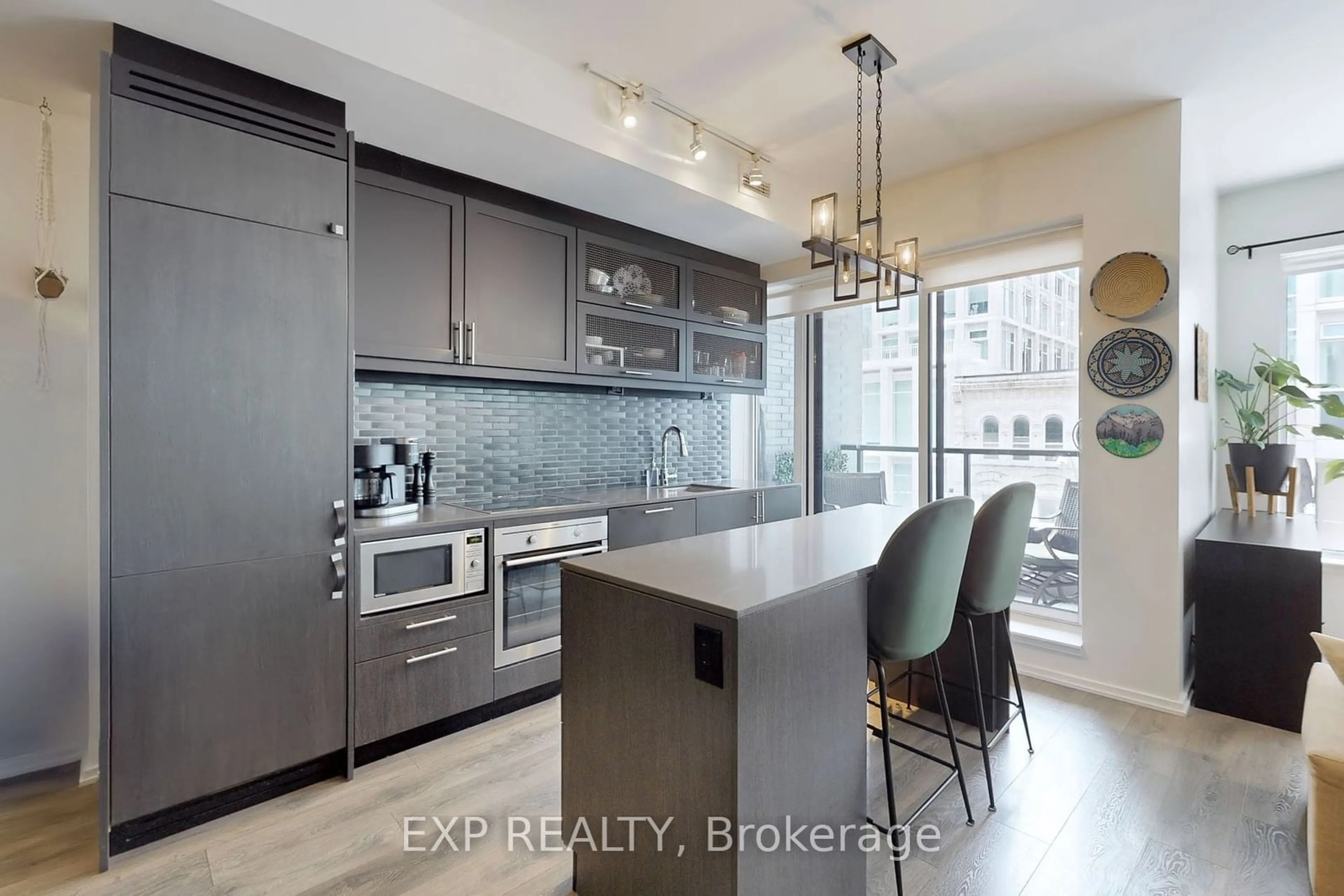 Contemporary kitchen for 783 Bathurst St, Toronto Ontario M5S 0A8