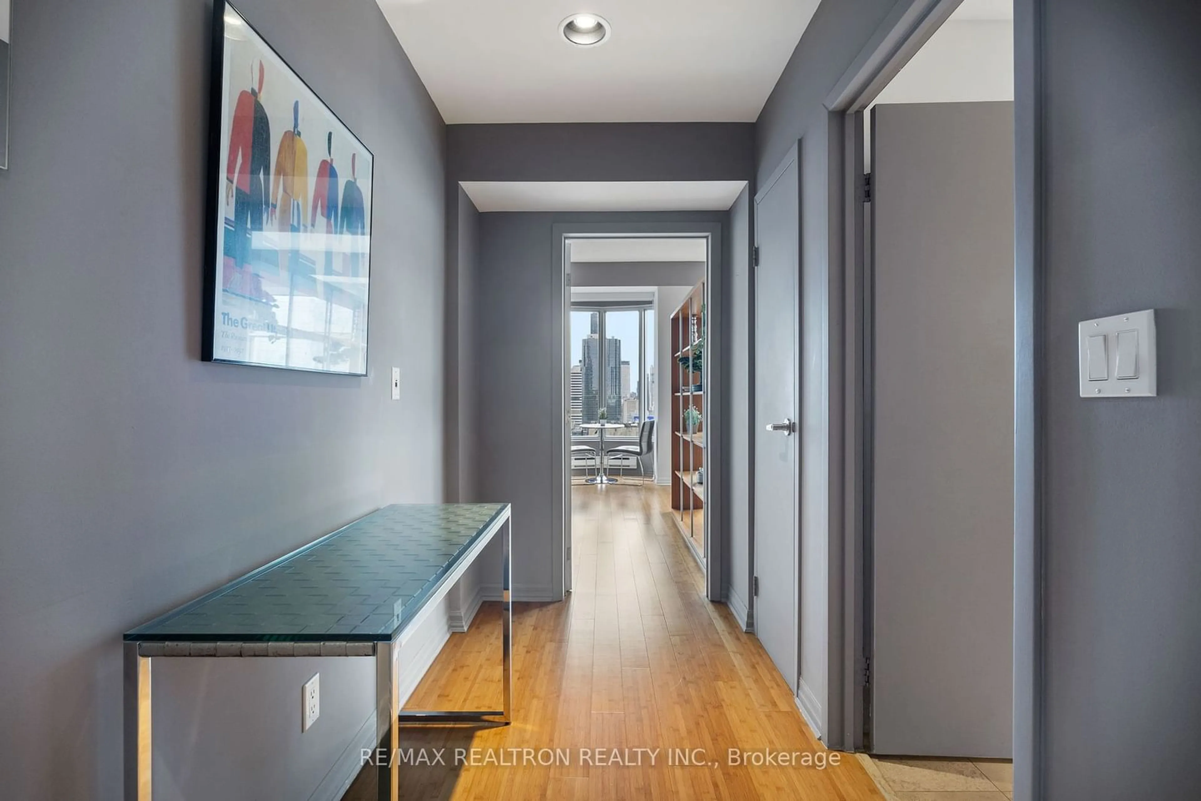 Indoor entryway for 1 King St #2503, Toronto Ontario M5H 1A1