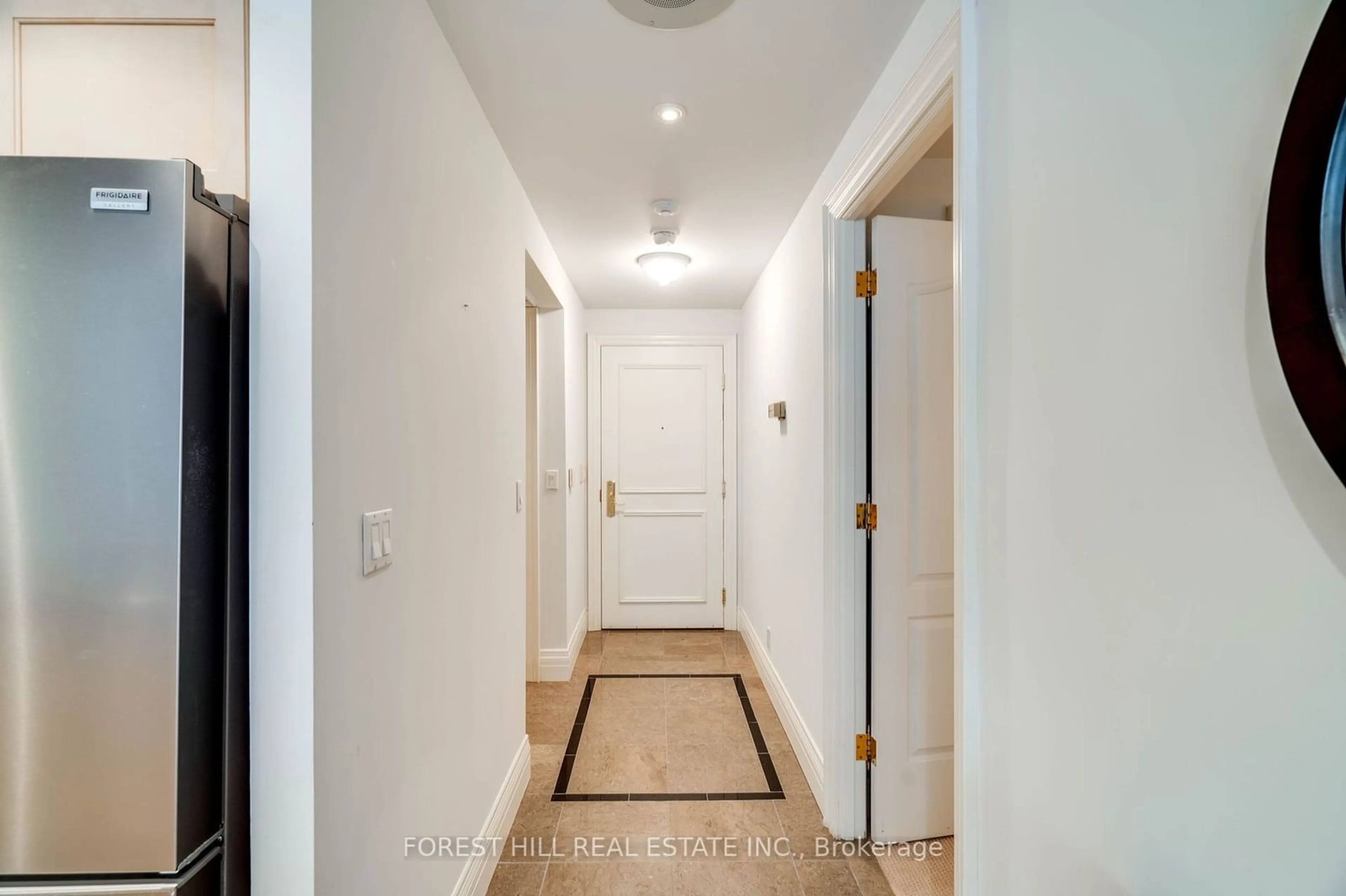 Indoor entryway for 33 Delisle Ave #208, Toronto Ontario M4V 3C7