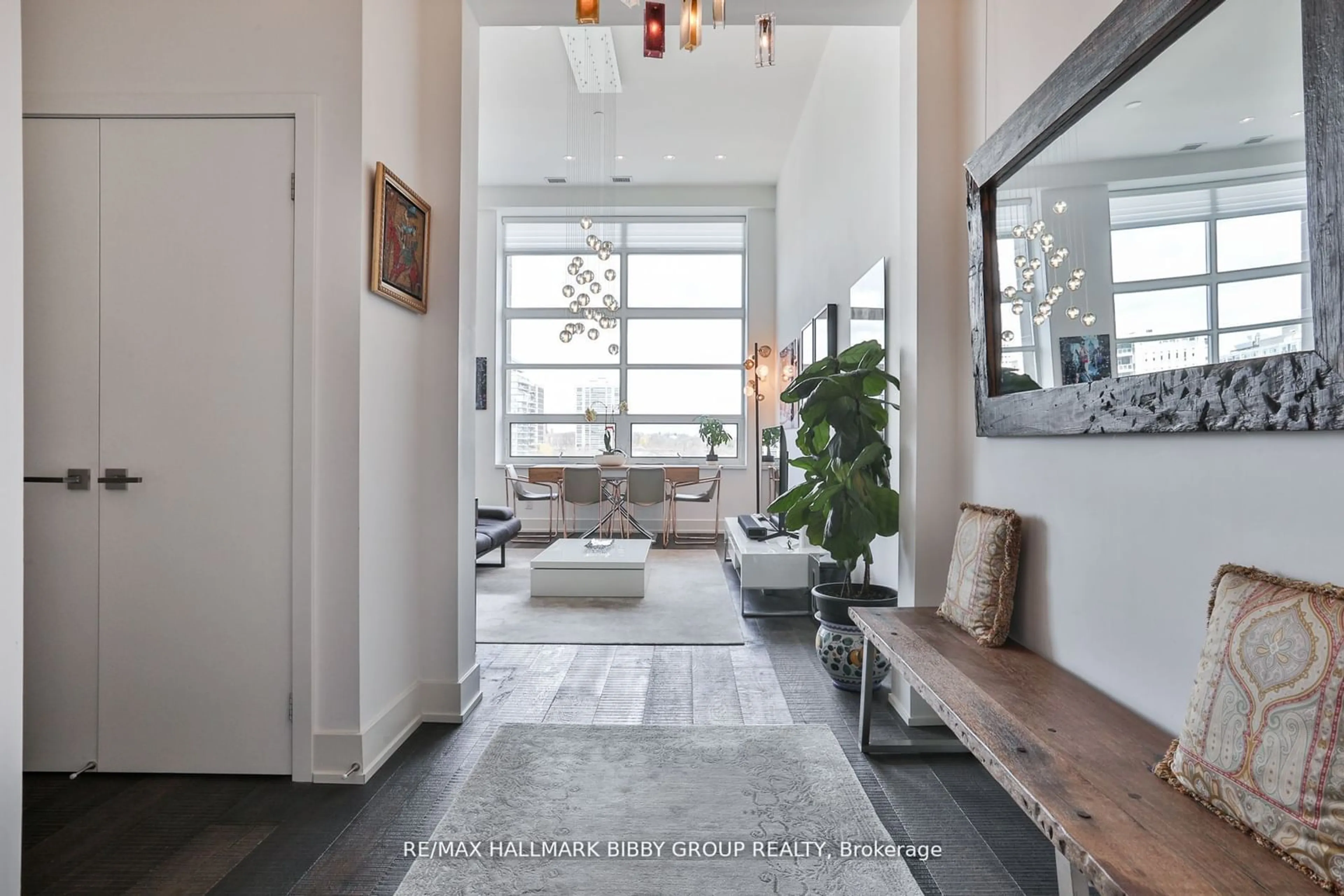 Indoor entryway, wood floors for 111 St Clair Ave #819, Toronto Ontario M4V 1N5