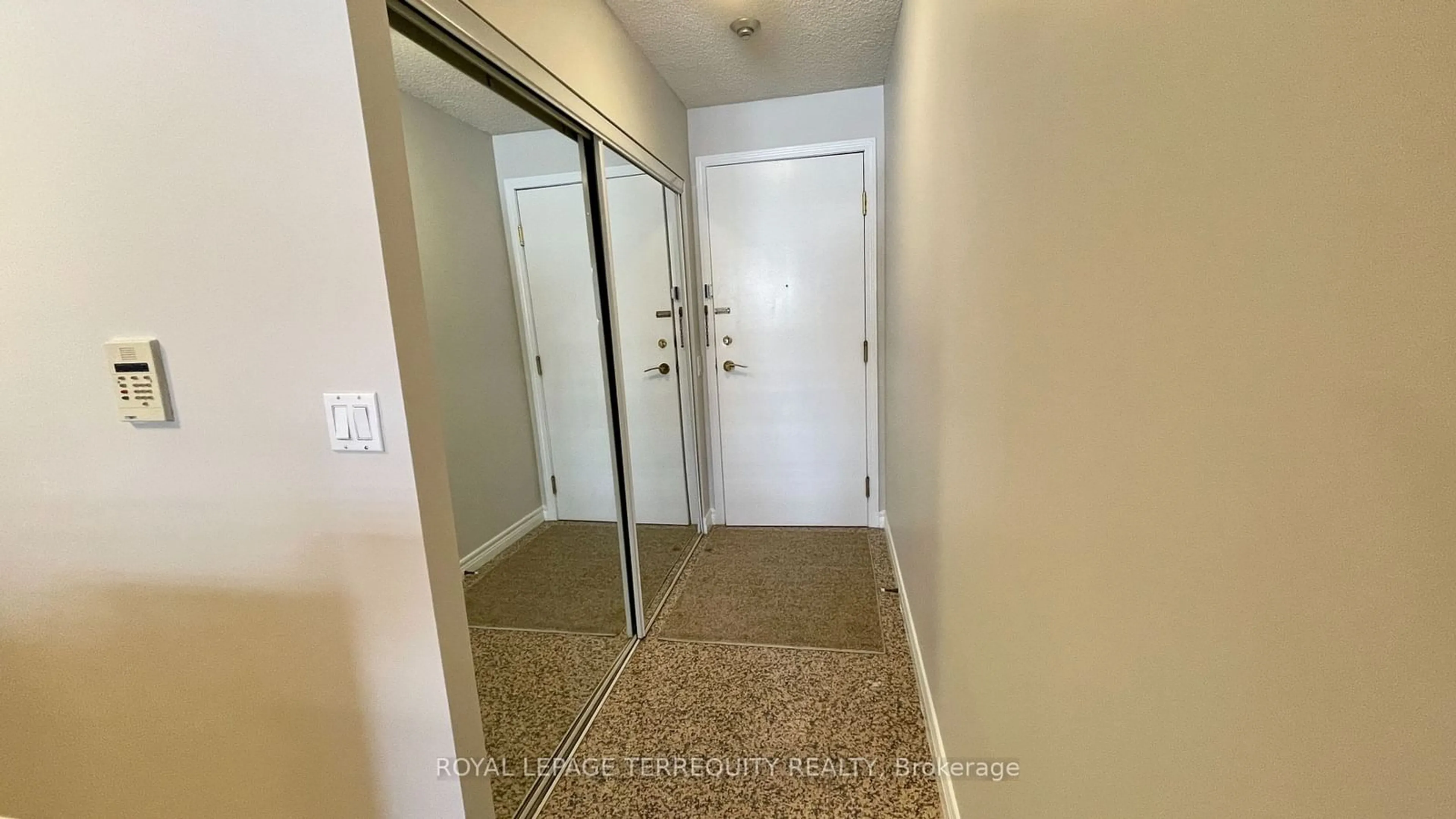 Indoor entryway for 152 St Patrick St #611, Toronto Ontario M5T 3J9