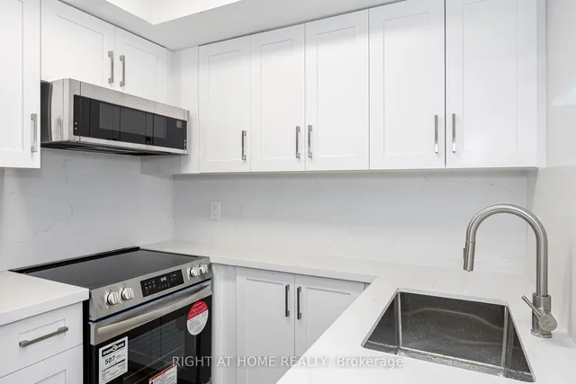 Additional image 22 of 763 Bay St Unit 1006