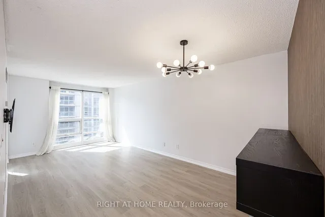 Additional image 20 of 763 Bay St Unit 1006