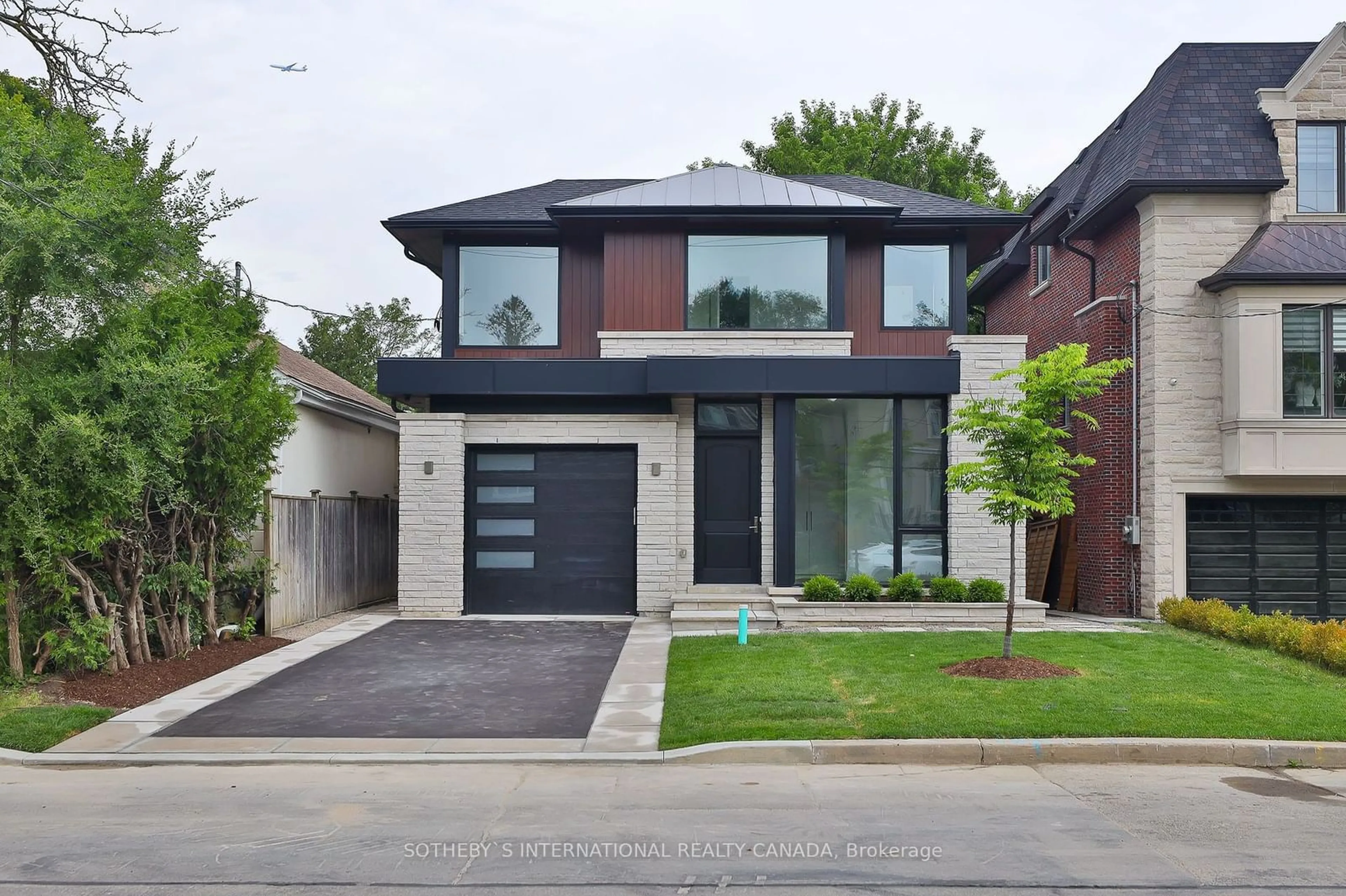 Home with brick exterior material for 220 Harlandale Ave, Toronto Ontario M2N 1P7