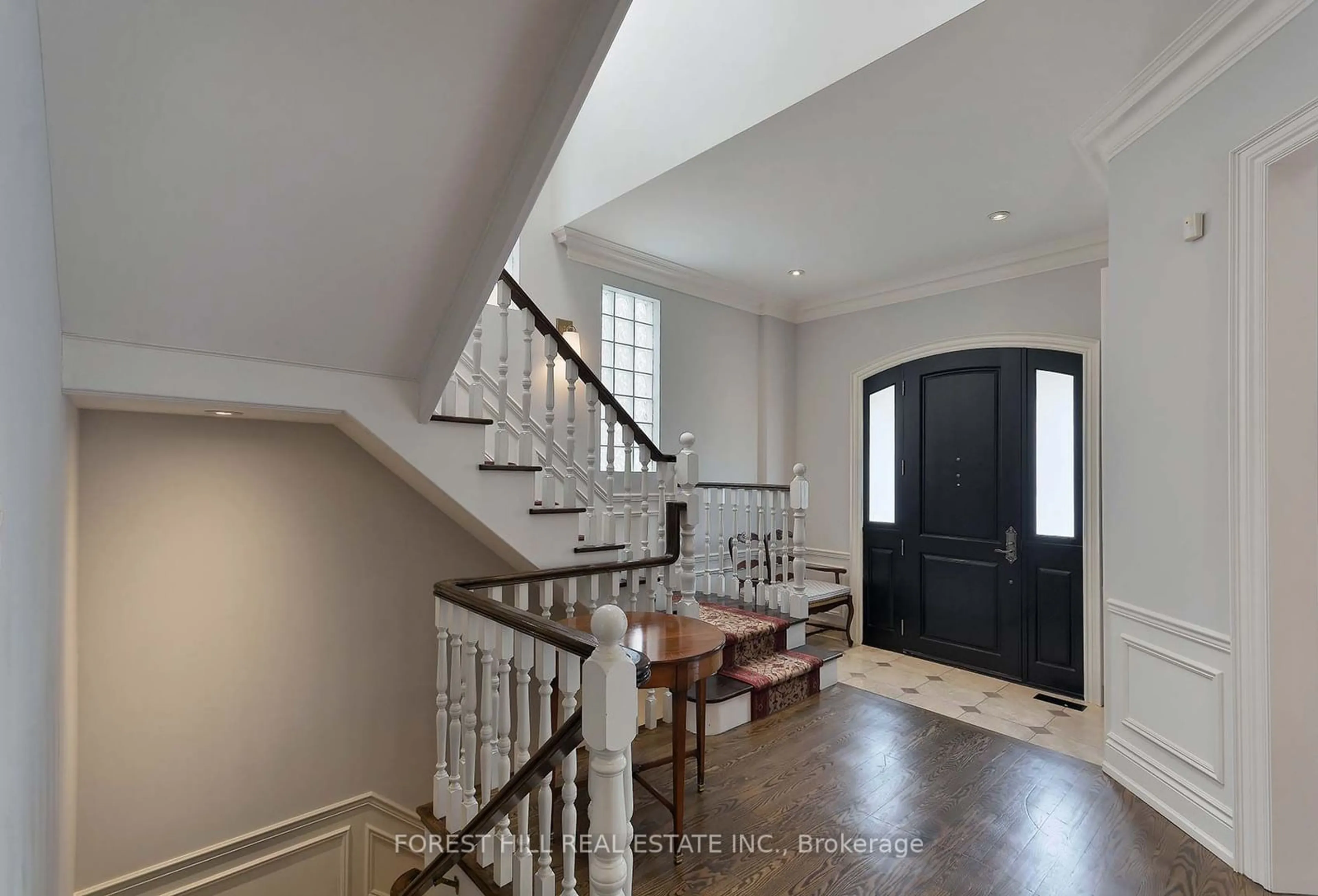 Indoor entryway for 382 Bedford Park Ave, Toronto Ontario M5M 1J8