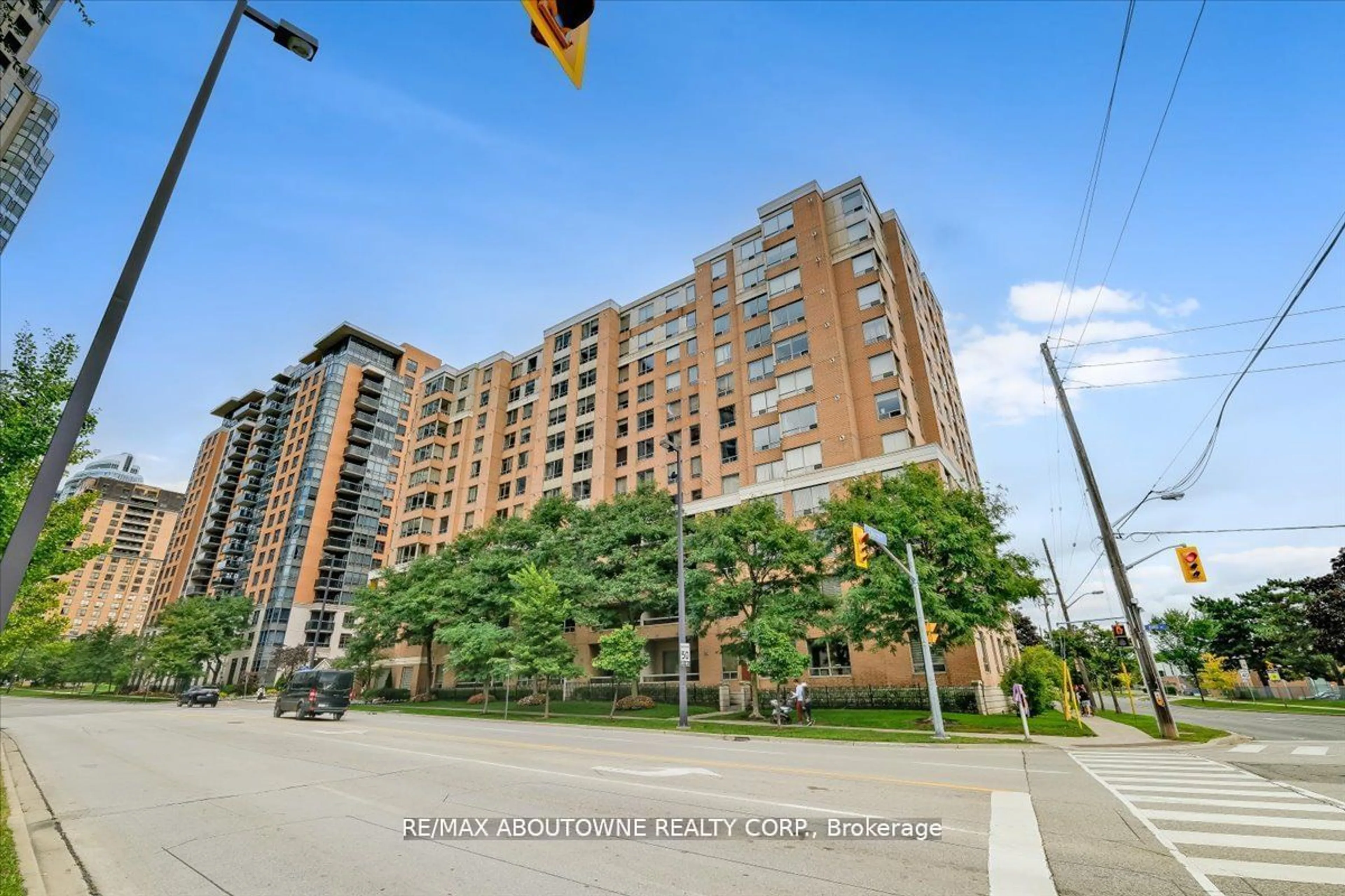 A pic from exterior of the house or condo, the front or back of building for 88 Grandview Way #817, Toronto Ontario M2N 6V6