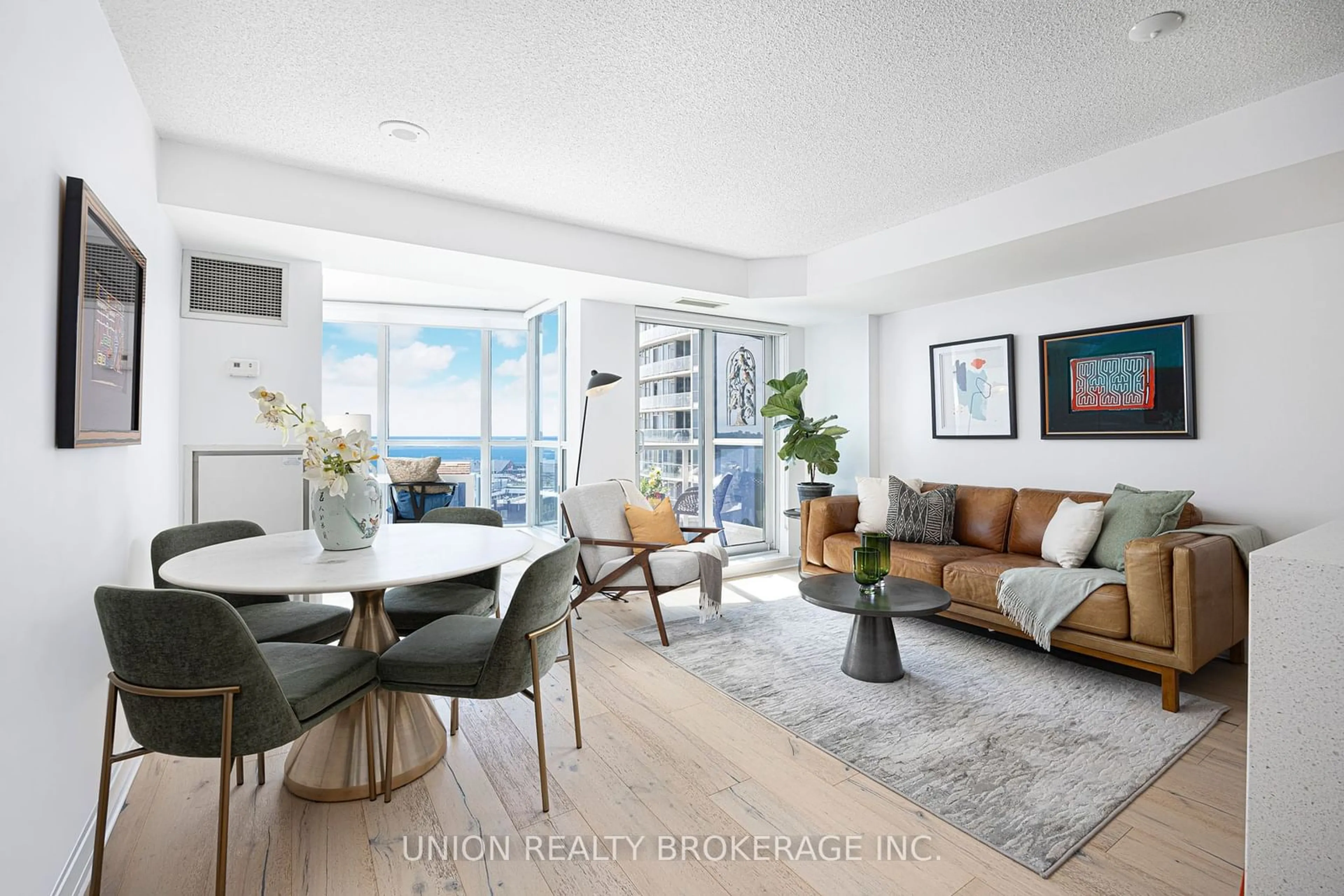 Living room for 208 Queens Quay #811, Toronto Ontario M5J 2Y5