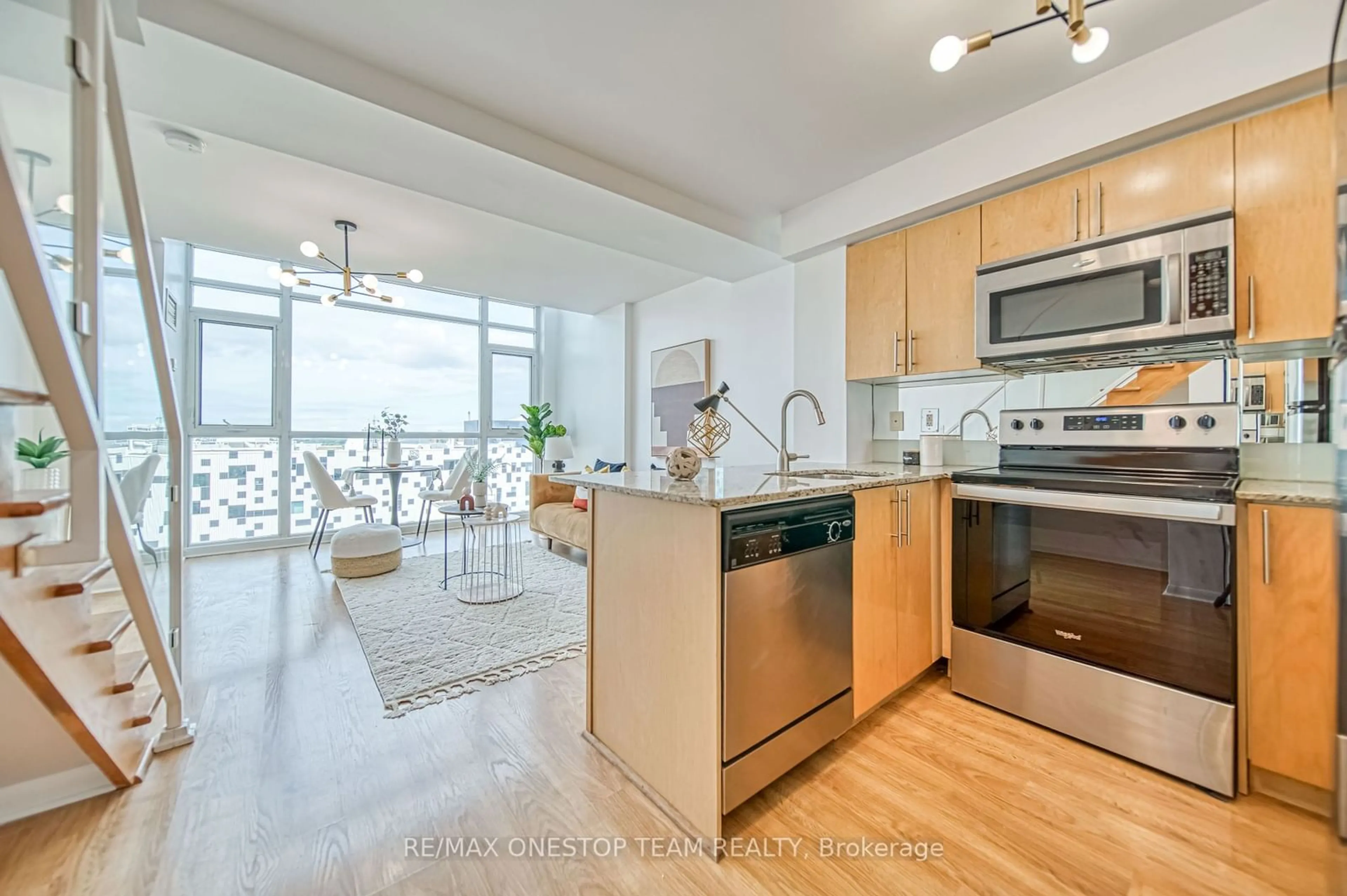 Standard kitchen for 96 St Patrick St #1616, Toronto Ontario M5T 1V2