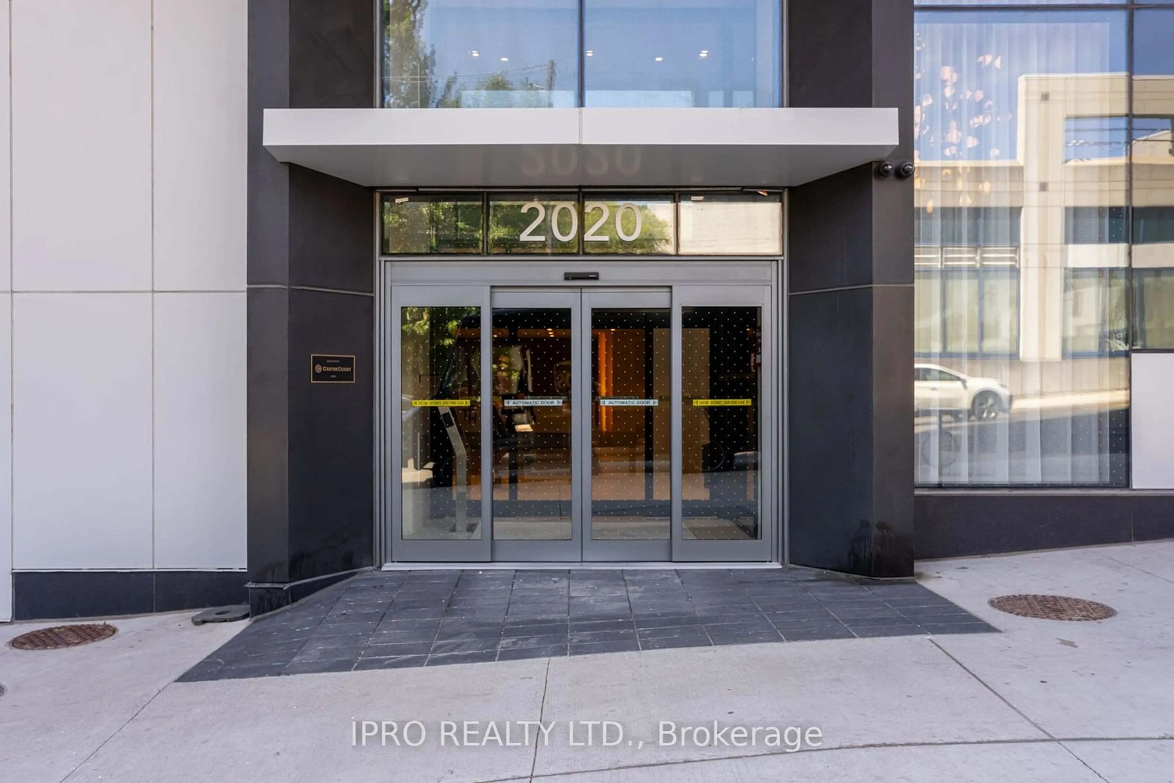 Indoor foyer for 2020 Bathurst St #220, Toronto Ontario M5P 0A6