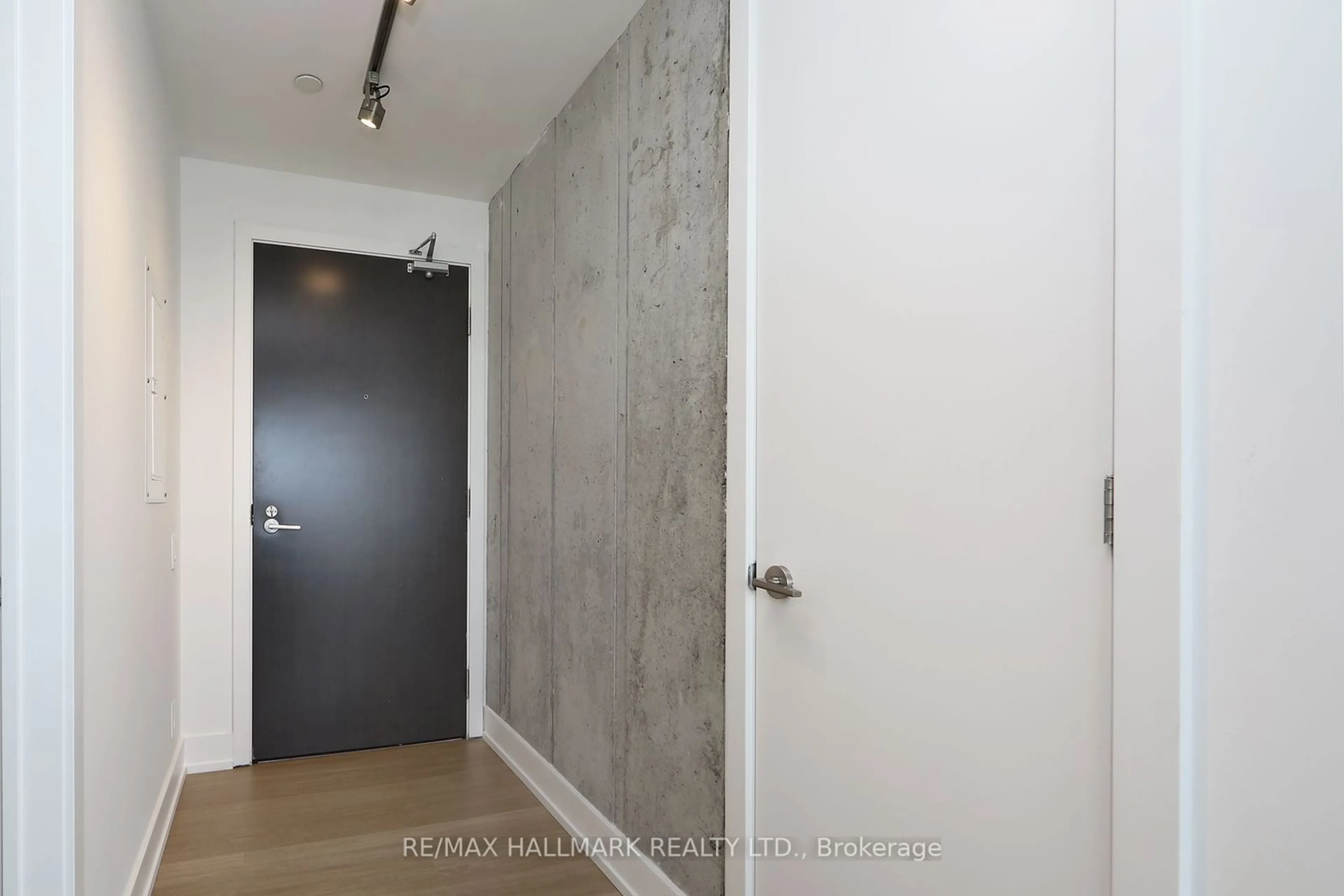 Indoor foyer for 11 Charlotte St #2604, Toronto Ontario M5V 2H5