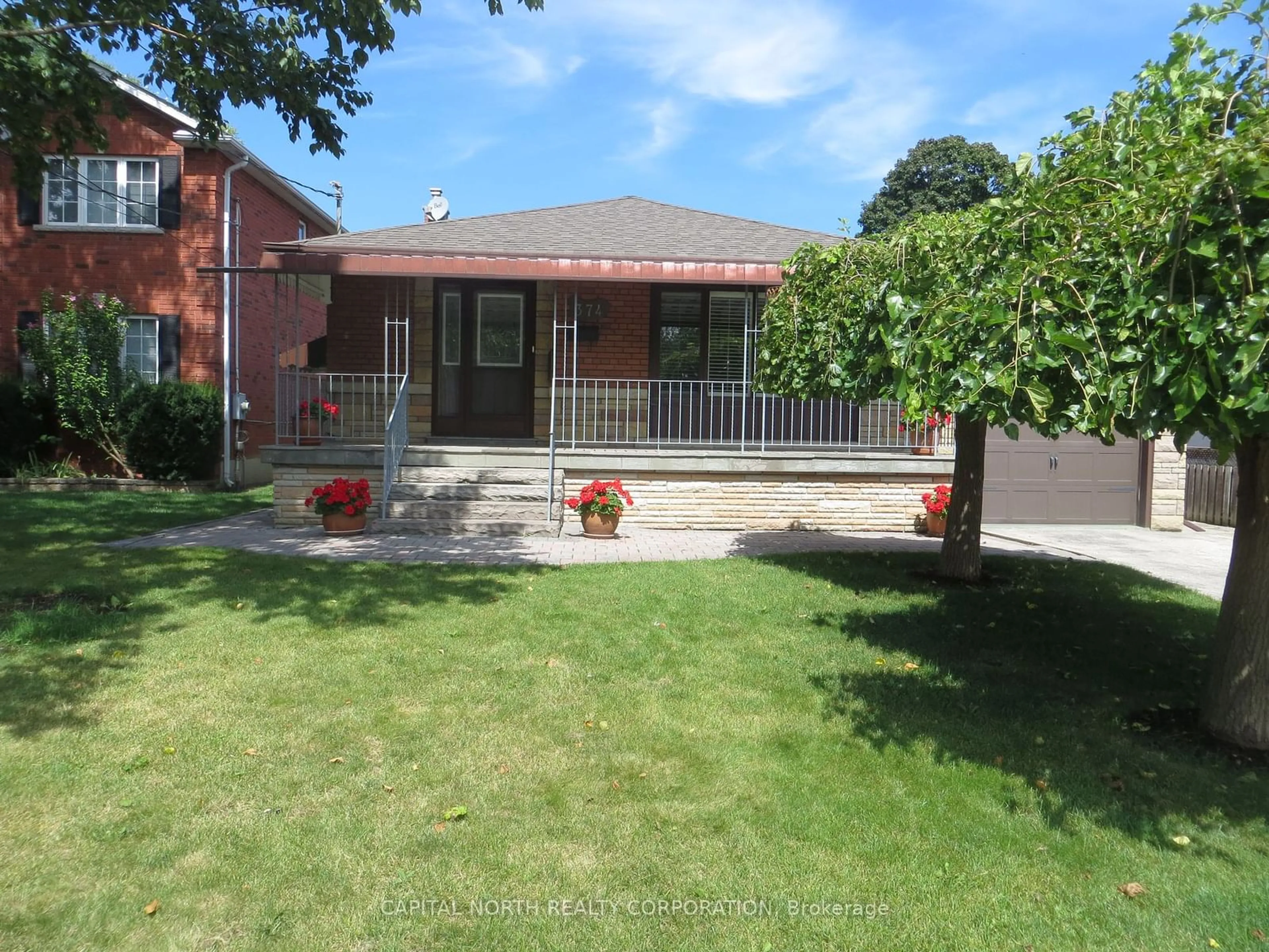 Frontside or backside of a home for 374 Hounslow Ave, Toronto Ontario M2R 1H6