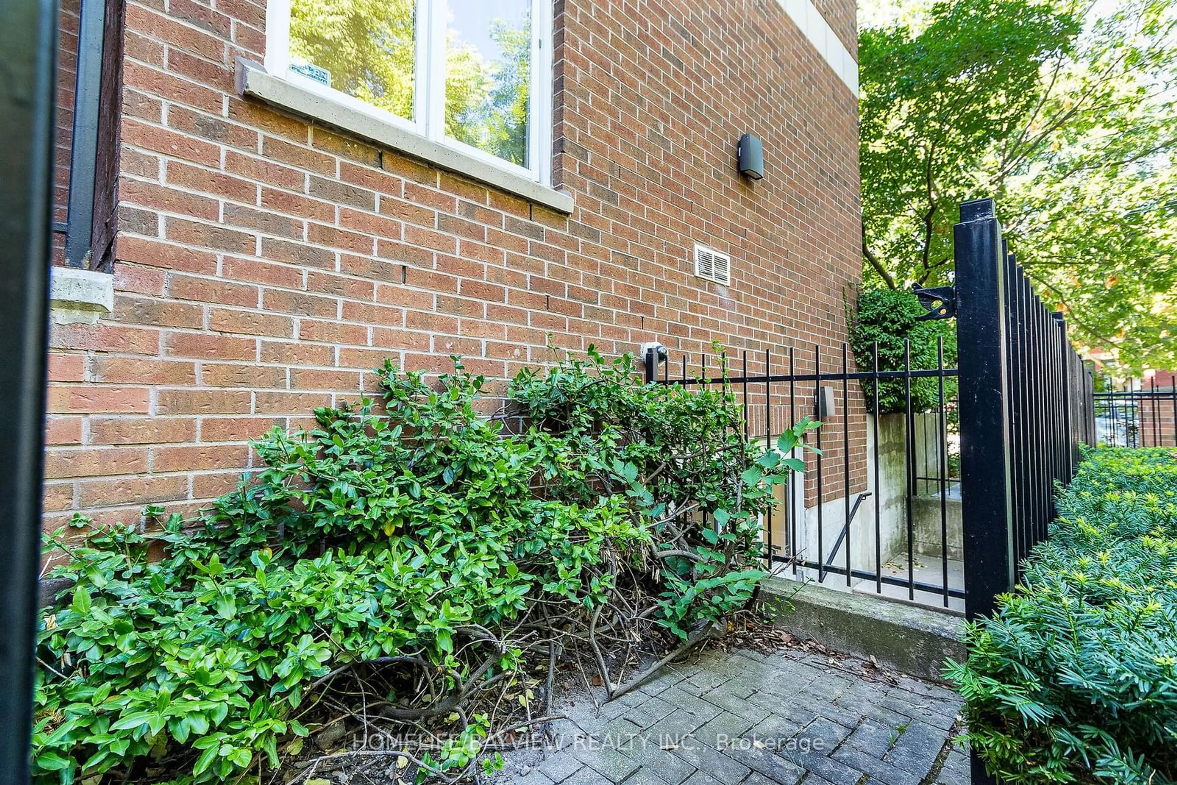 A pic from exterior of the house or condo for 217 St George St #2, Toronto Ontario M5R 2M2