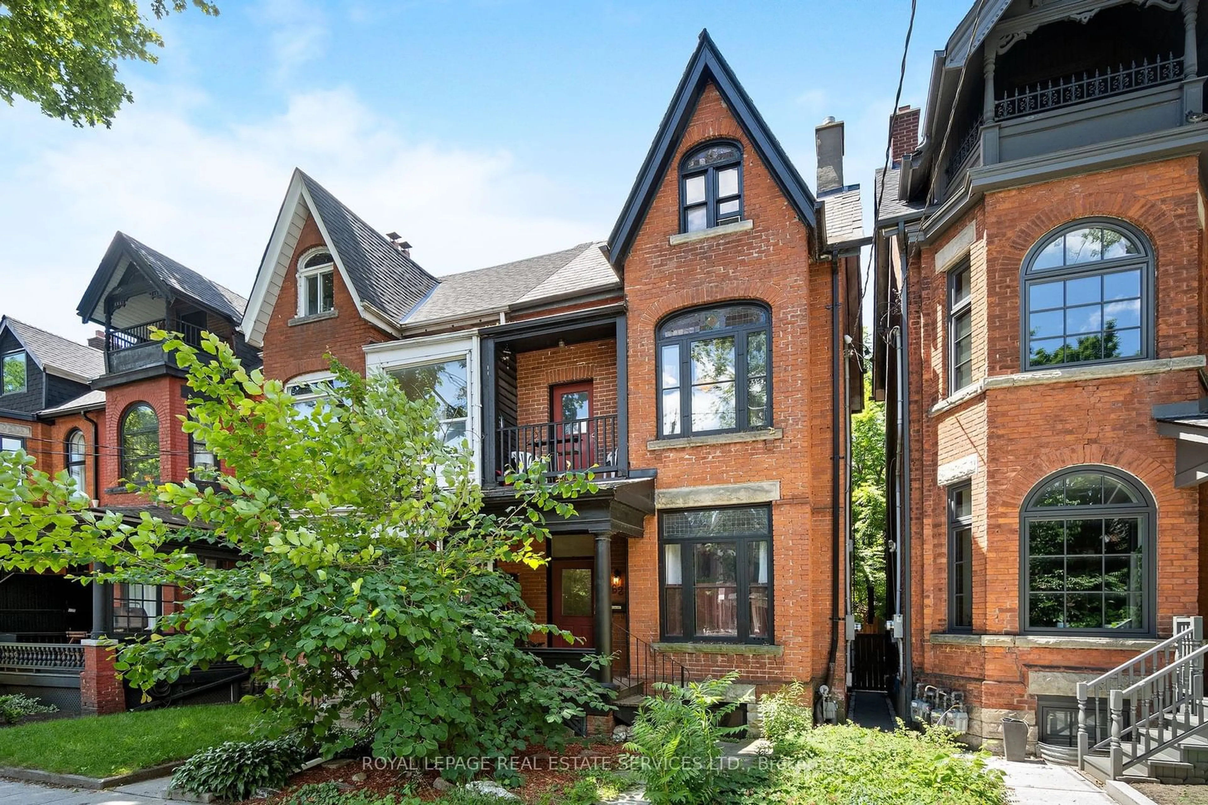 Home with brick exterior material for 62 Lakeview Ave, Toronto Ontario M6J 3B3