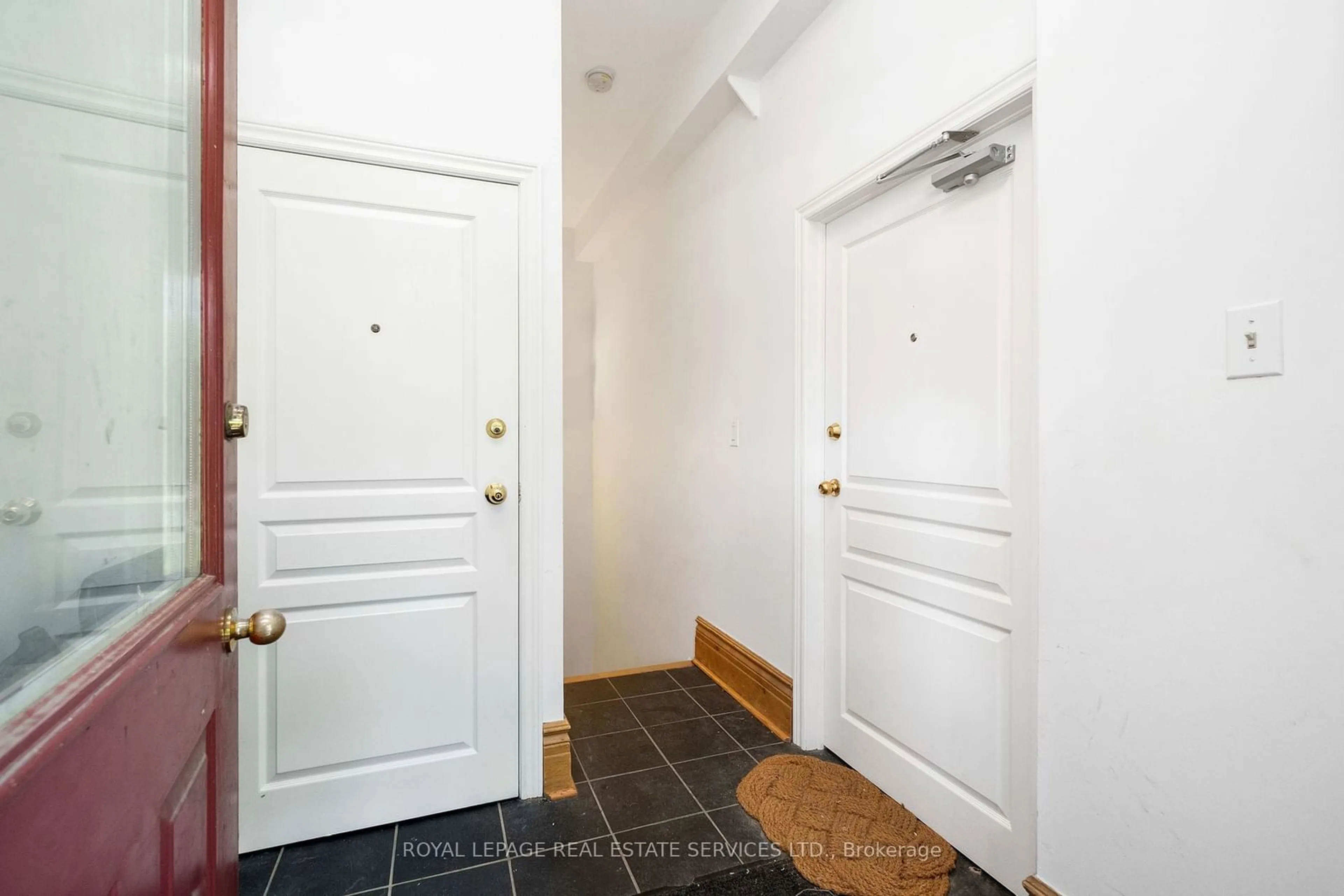 Indoor entryway, wood floors for 62 Lakeview Ave, Toronto Ontario M6J 3B3