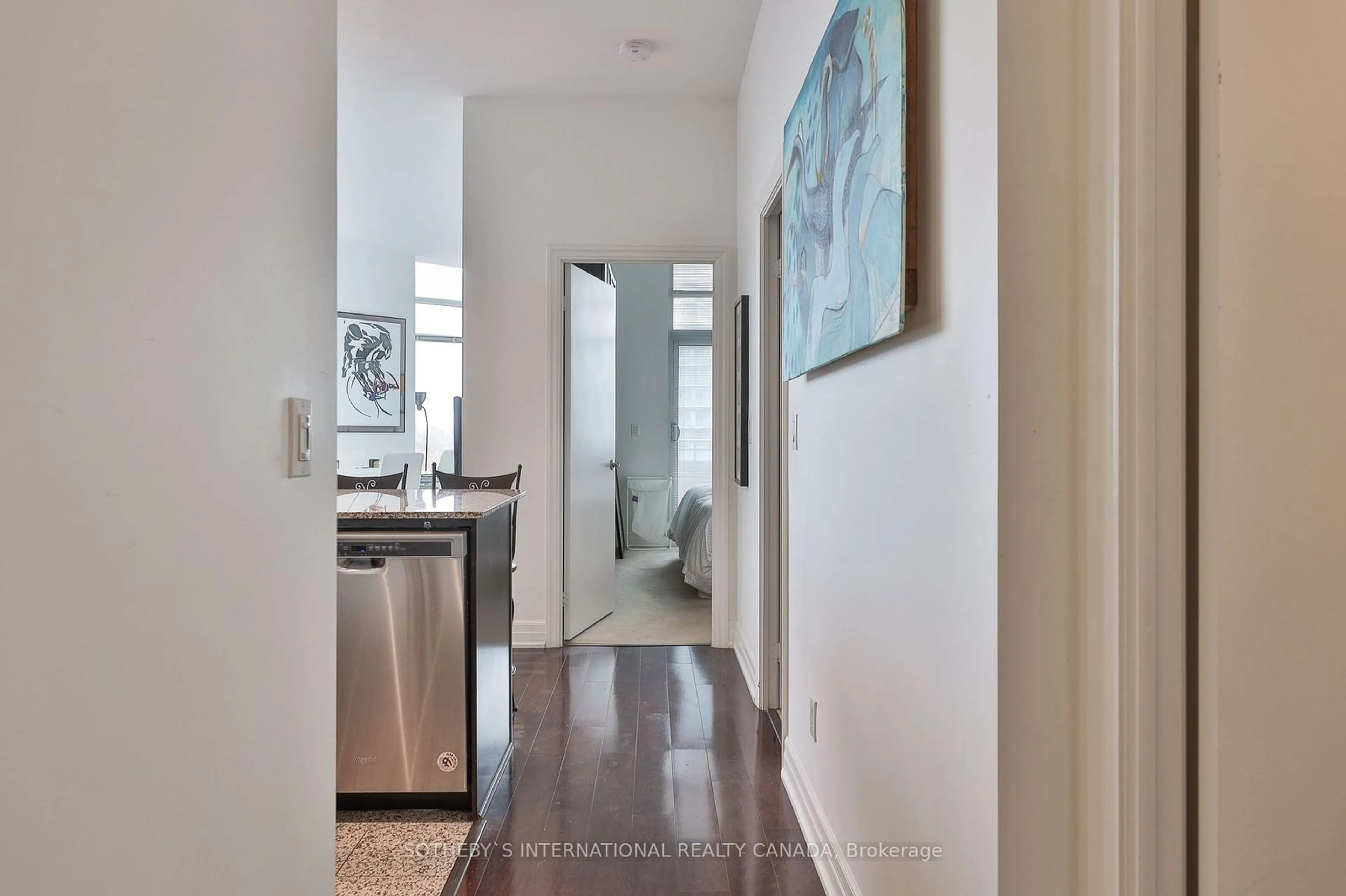 Indoor entryway for 8 Scollard St #Ph 201, Toronto Ontario M5R 1E9