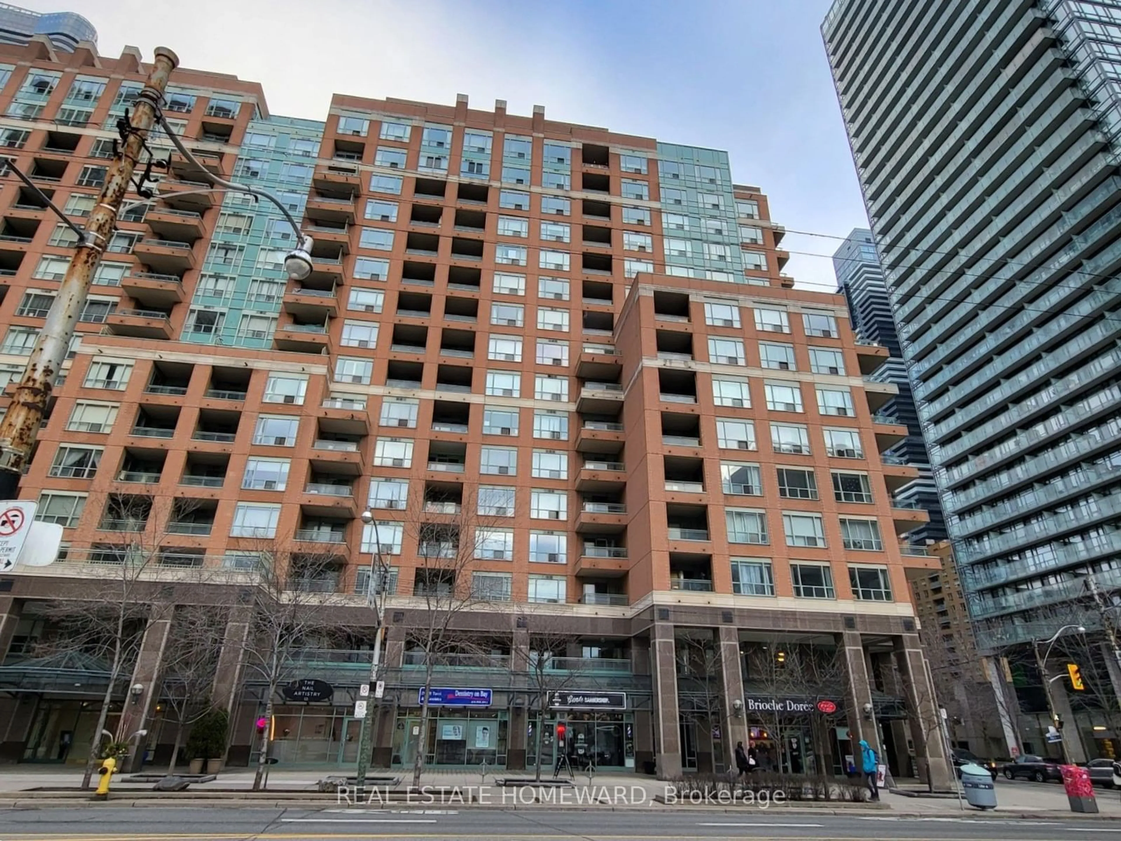 A pic from exterior of the house or condo for 887 Bay St #905, Toronto Ontario M5S 3K4