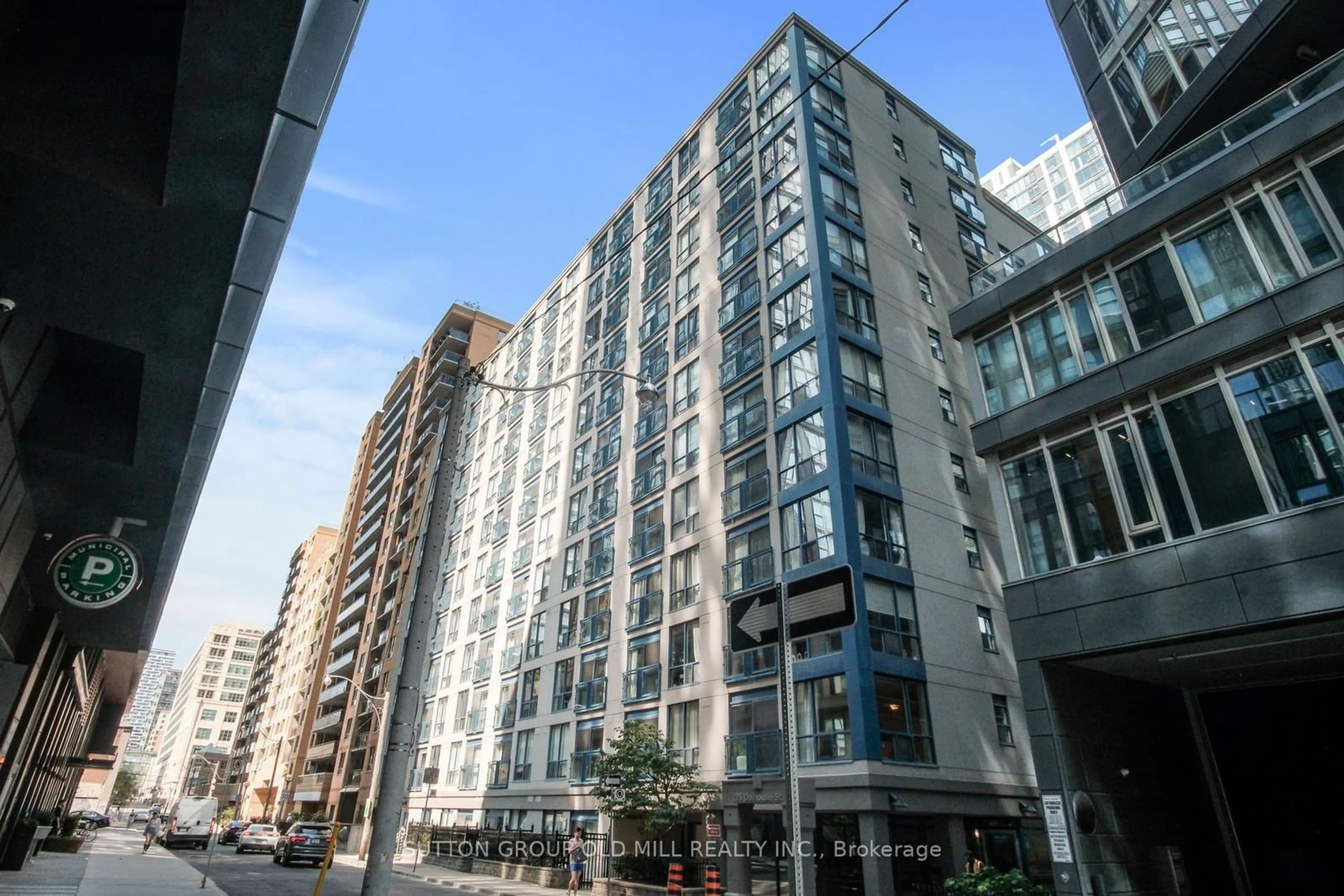 A pic from exterior of the house or condo for 75 Dalhousie St #905, Toronto Ontario M5B 2R9