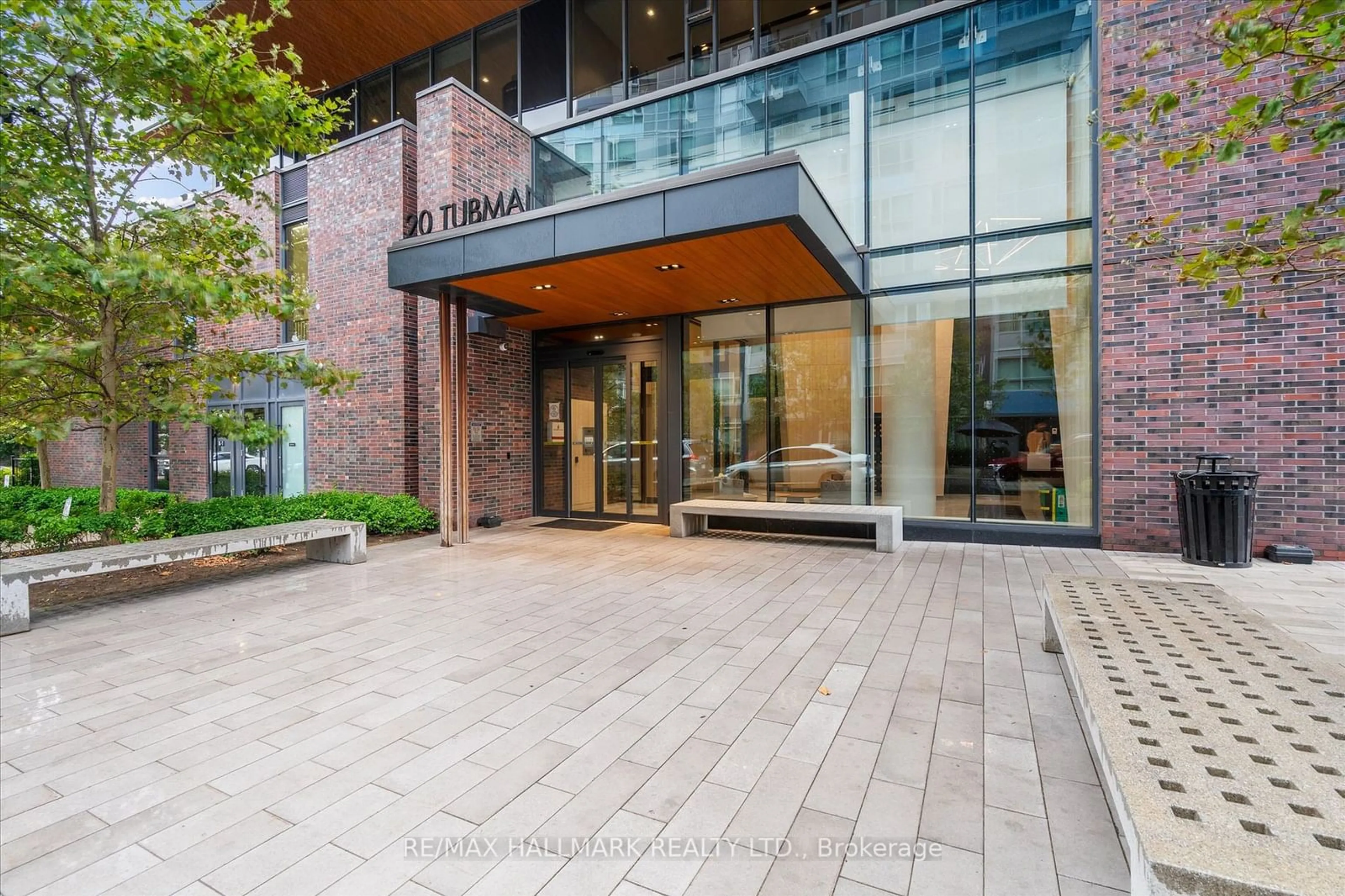 Indoor foyer for 20 Tubman Ave #2307, Toronto Ontario M5A 0M5