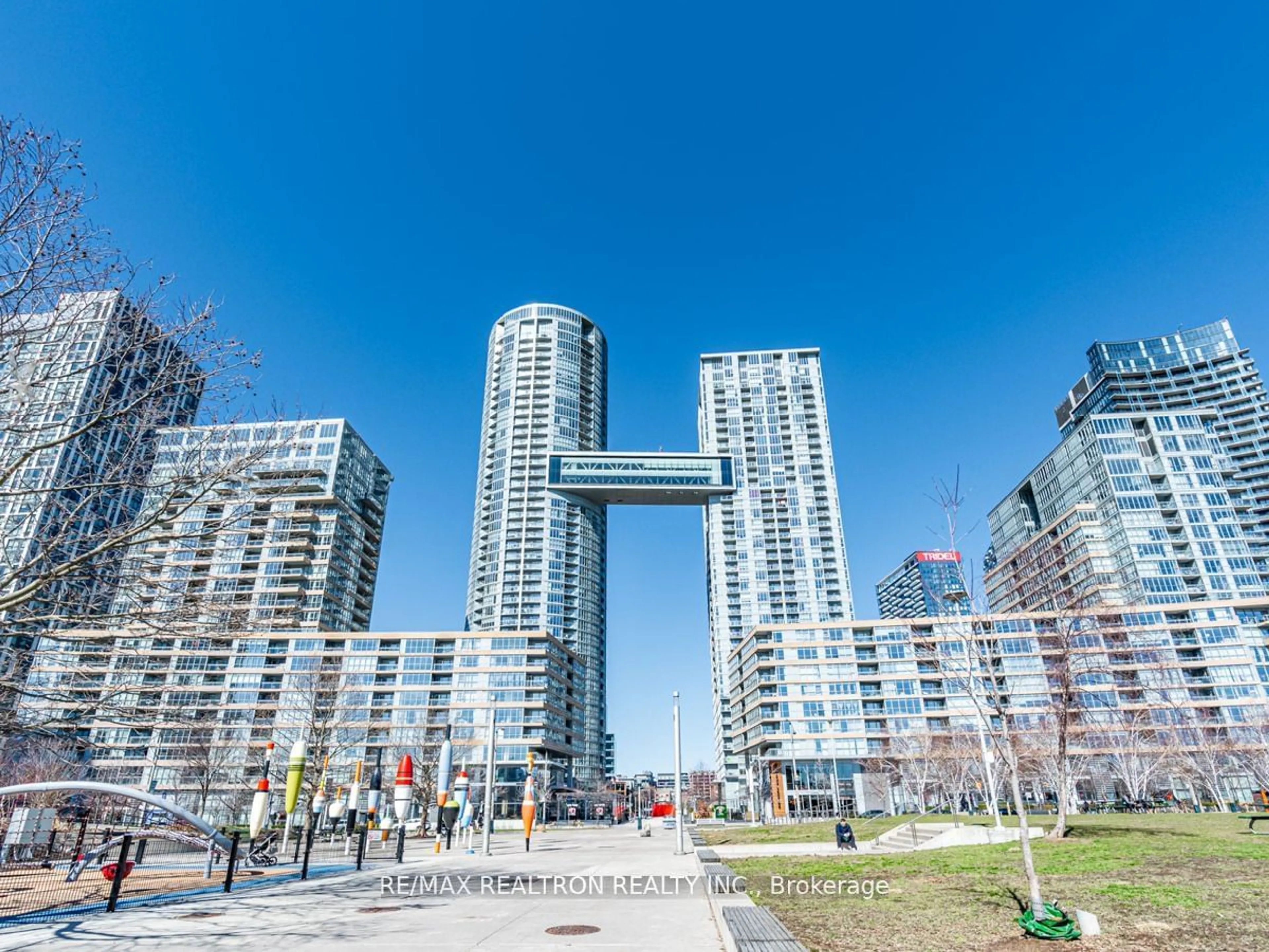 A pic from exterior of the house or condo for 21 Iceboat Terr #3507, Toronto Ontario M5V 4A9