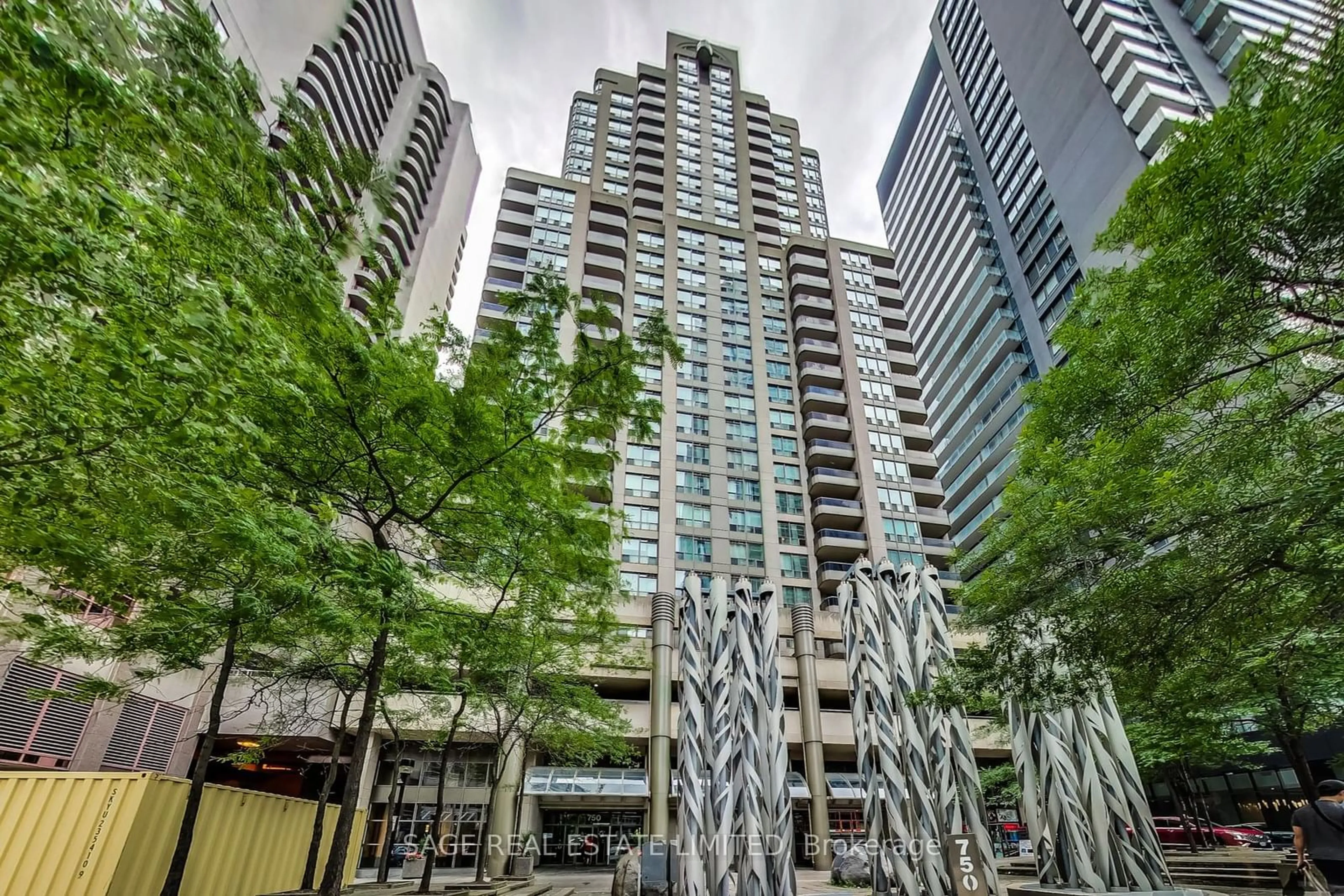 A pic from exterior of the house or condo for 750 Bay St #1005, Toronto Ontario M5G 1N6