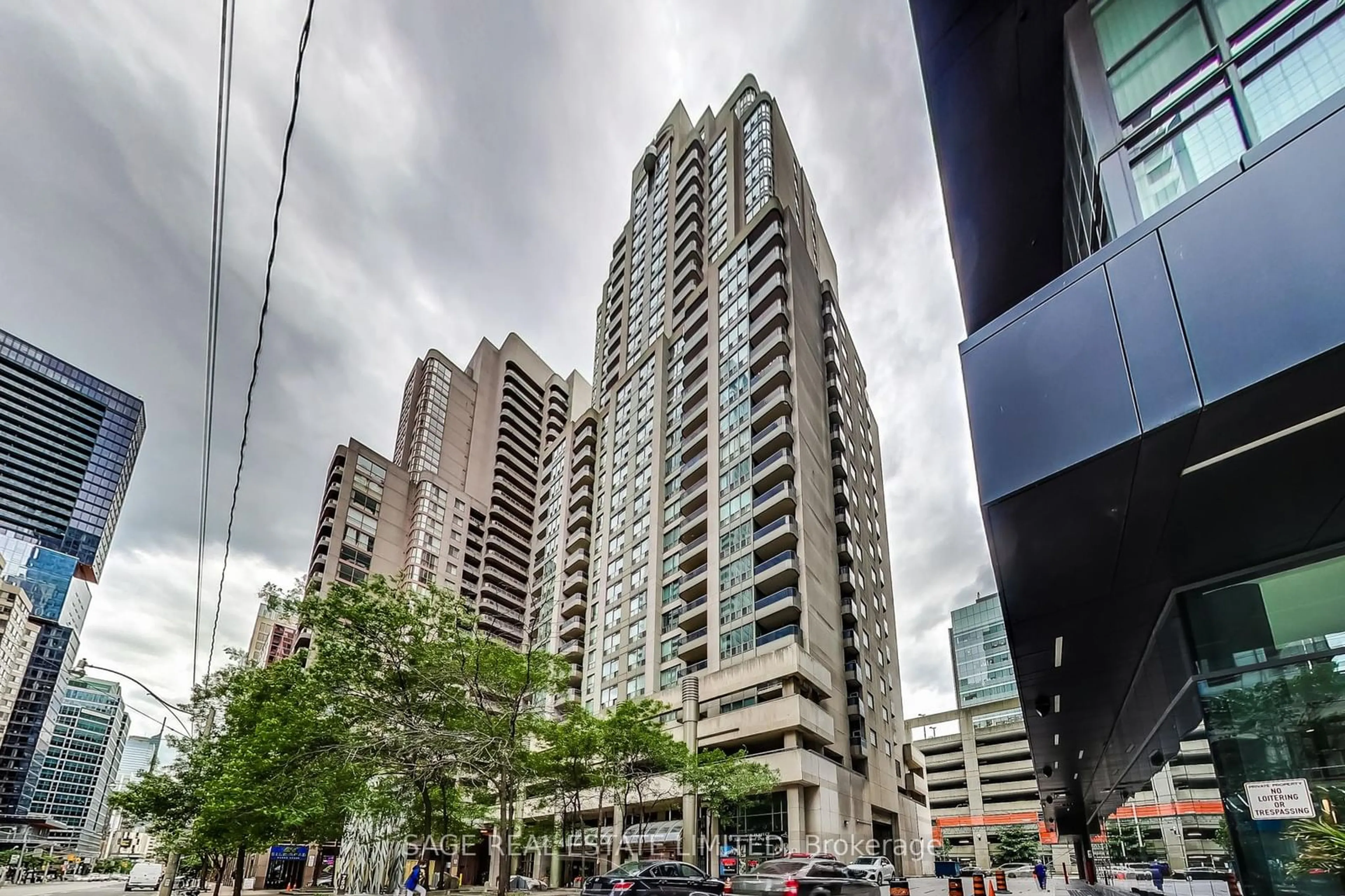 A pic from exterior of the house or condo for 750 Bay St #1005, Toronto Ontario M5G 1N6