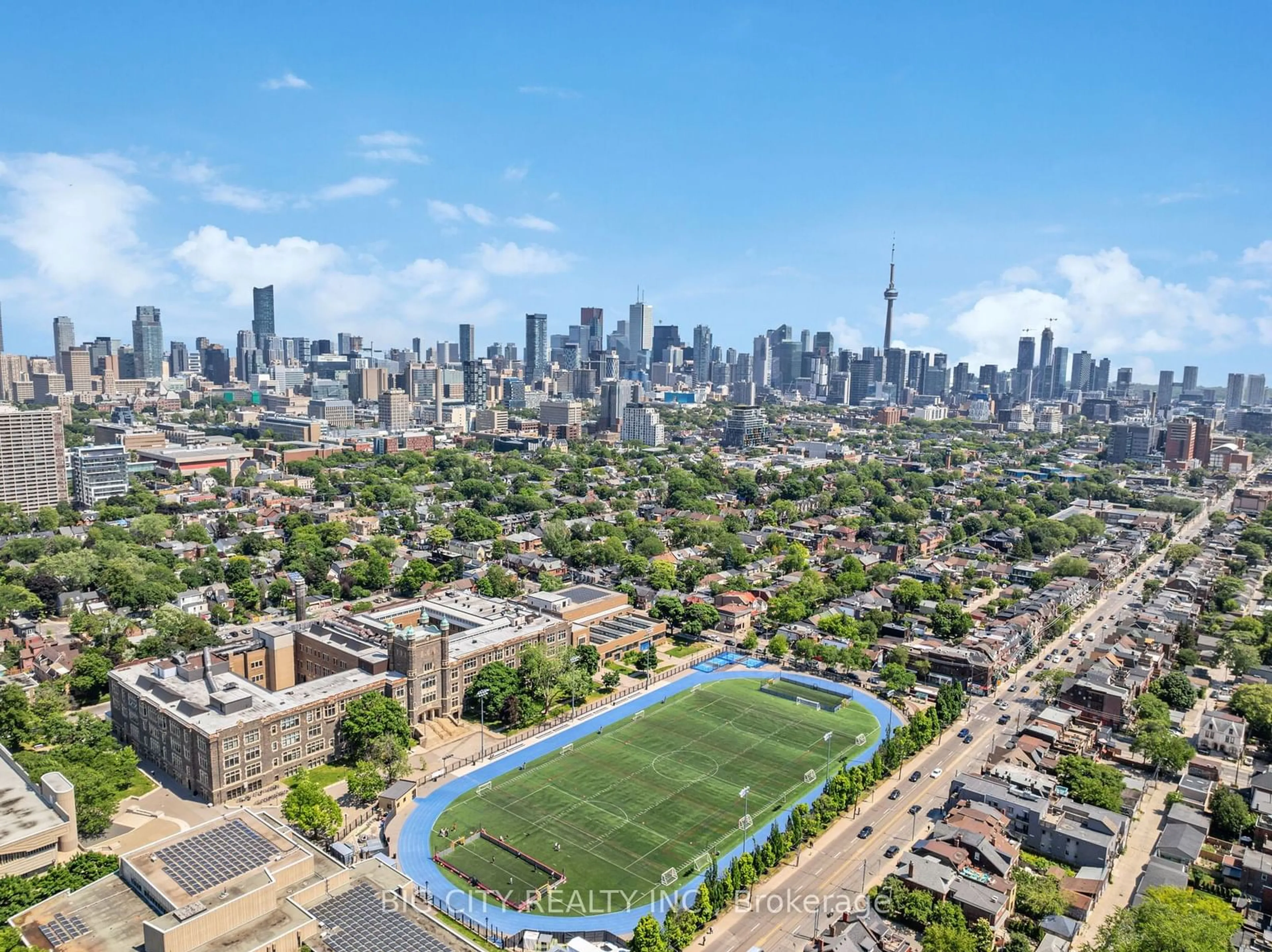 A pic from exterior of the house or condo, the view of city buildings for 159 Brunswick Ave, Toronto Ontario M5S 2M3