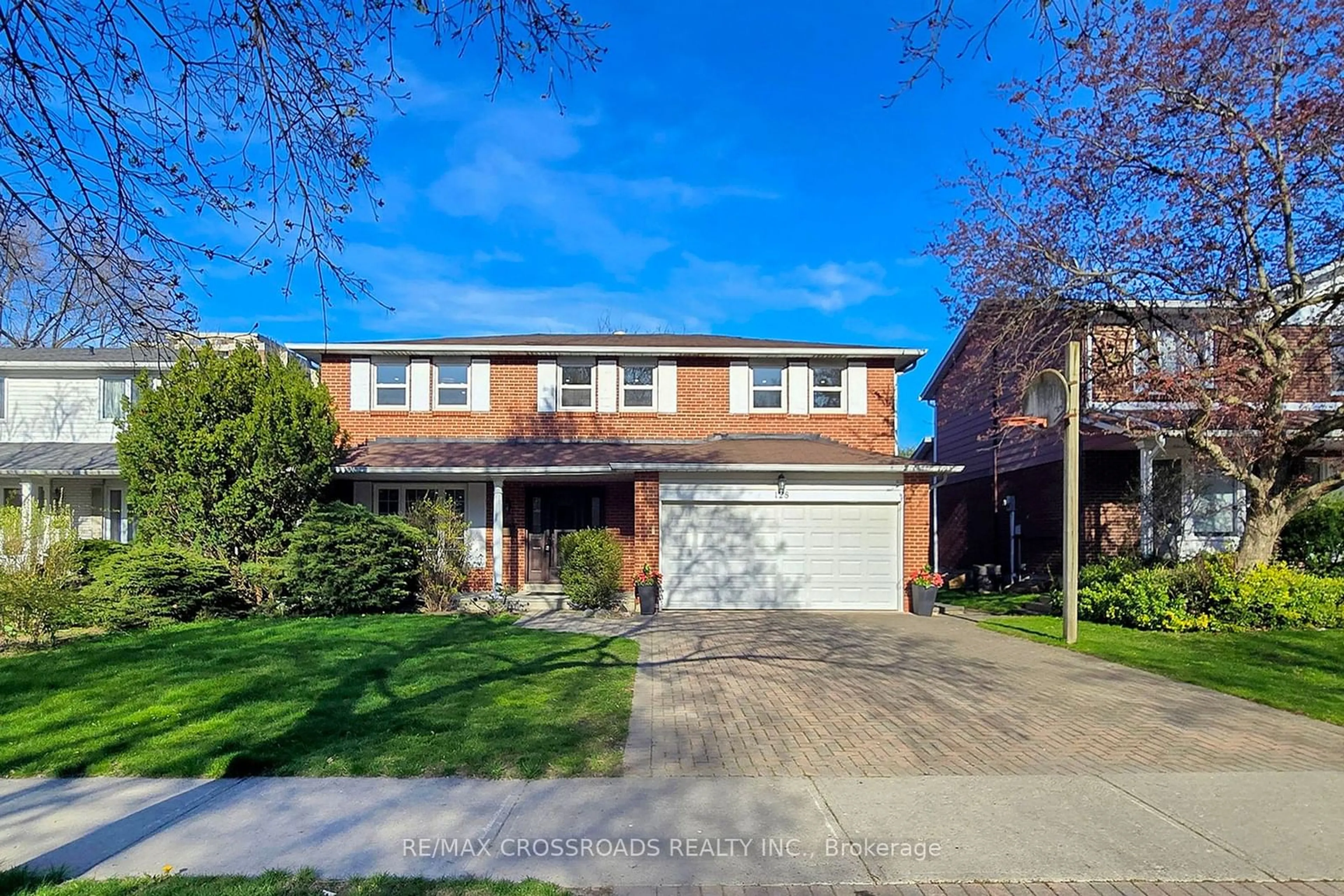 A pic from exterior of the house or condo, the street view for 128 Abbeywood Tr, Toronto Ontario M3B 3B5