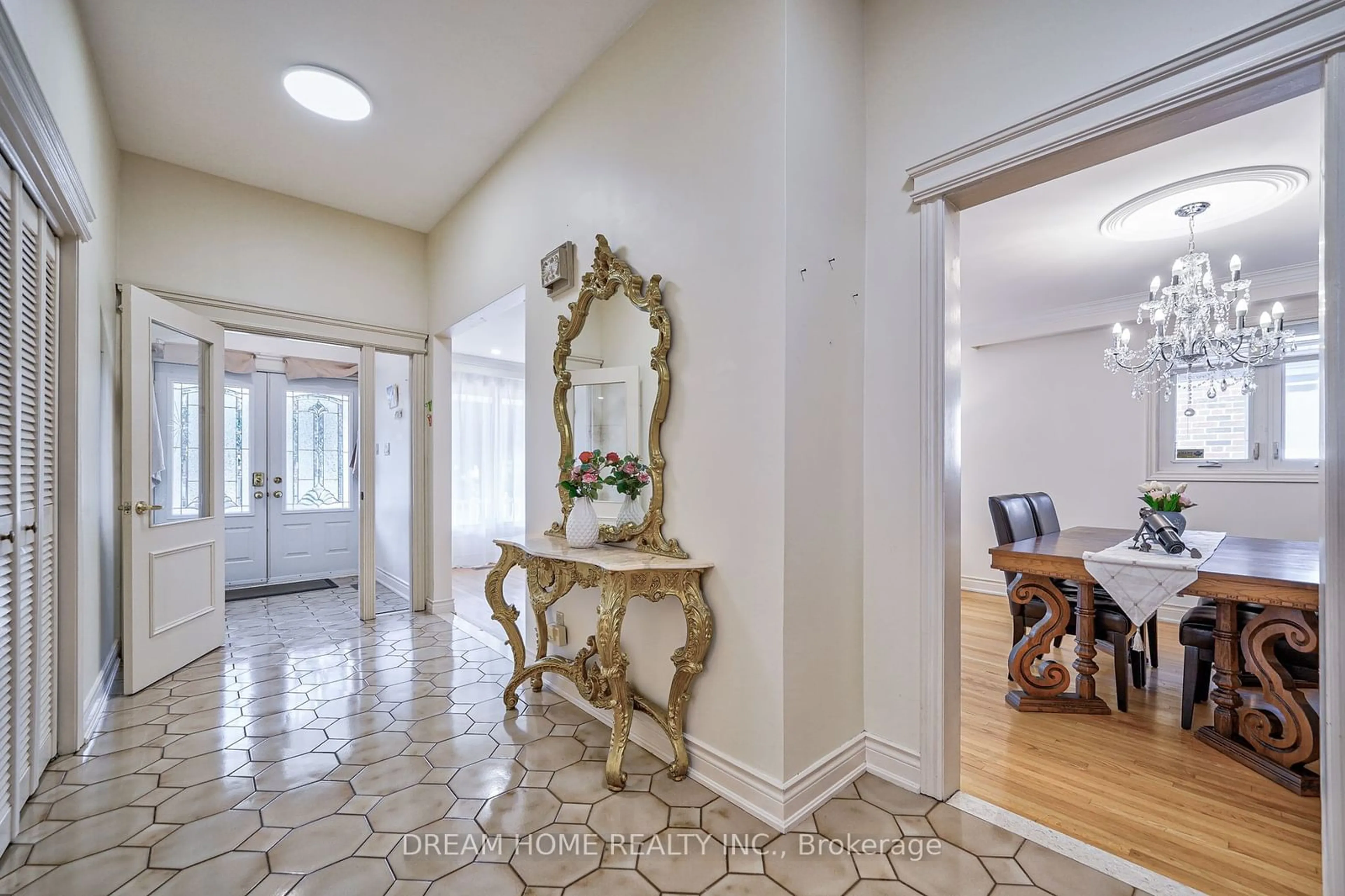 Indoor foyer, ceramic floors for 56 Bickerton Cres, Toronto Ontario M2J 3T1