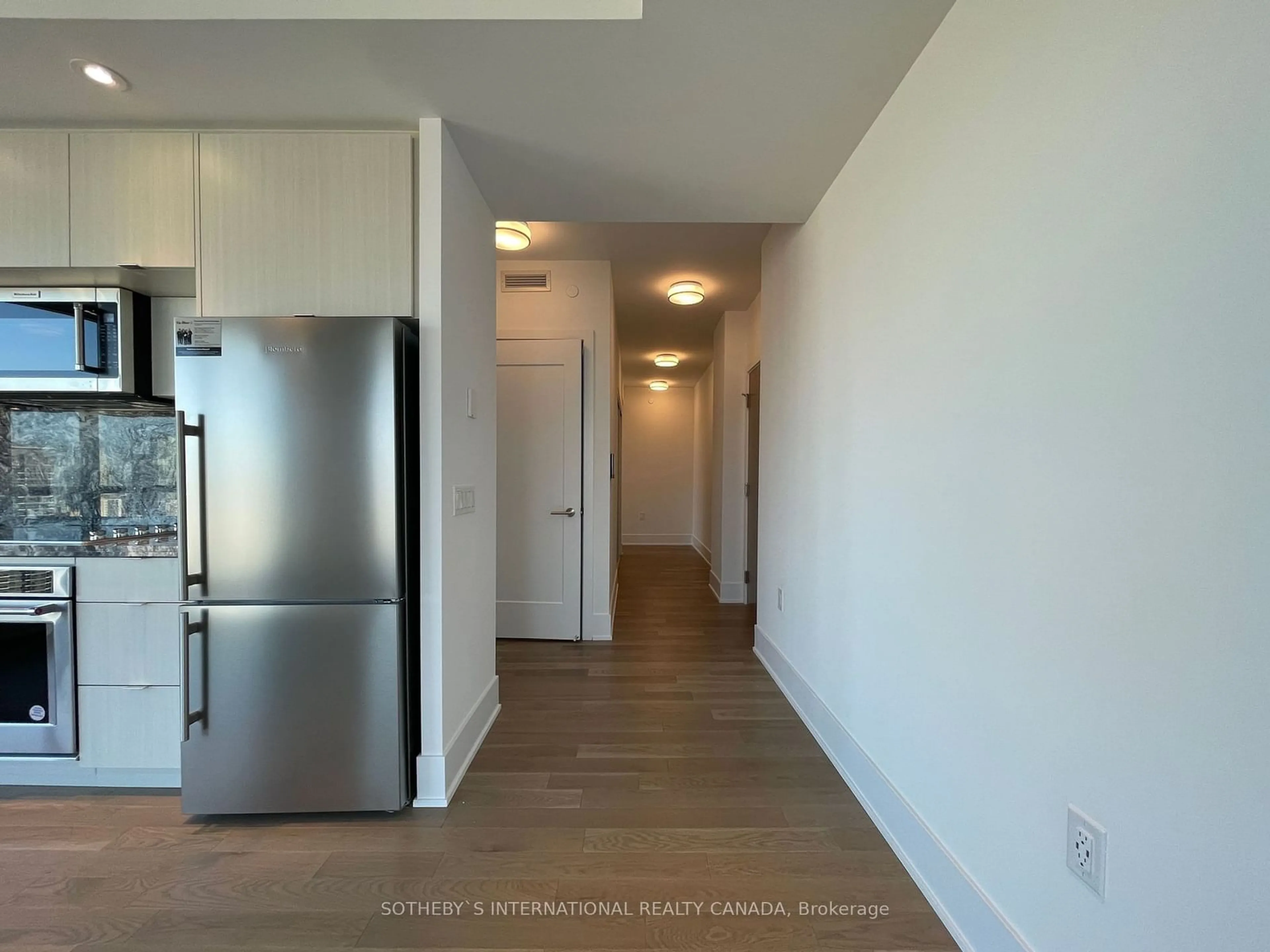 A pic of a room for 585 Bloor St #4022, Toronto Ontario M4W 0B3