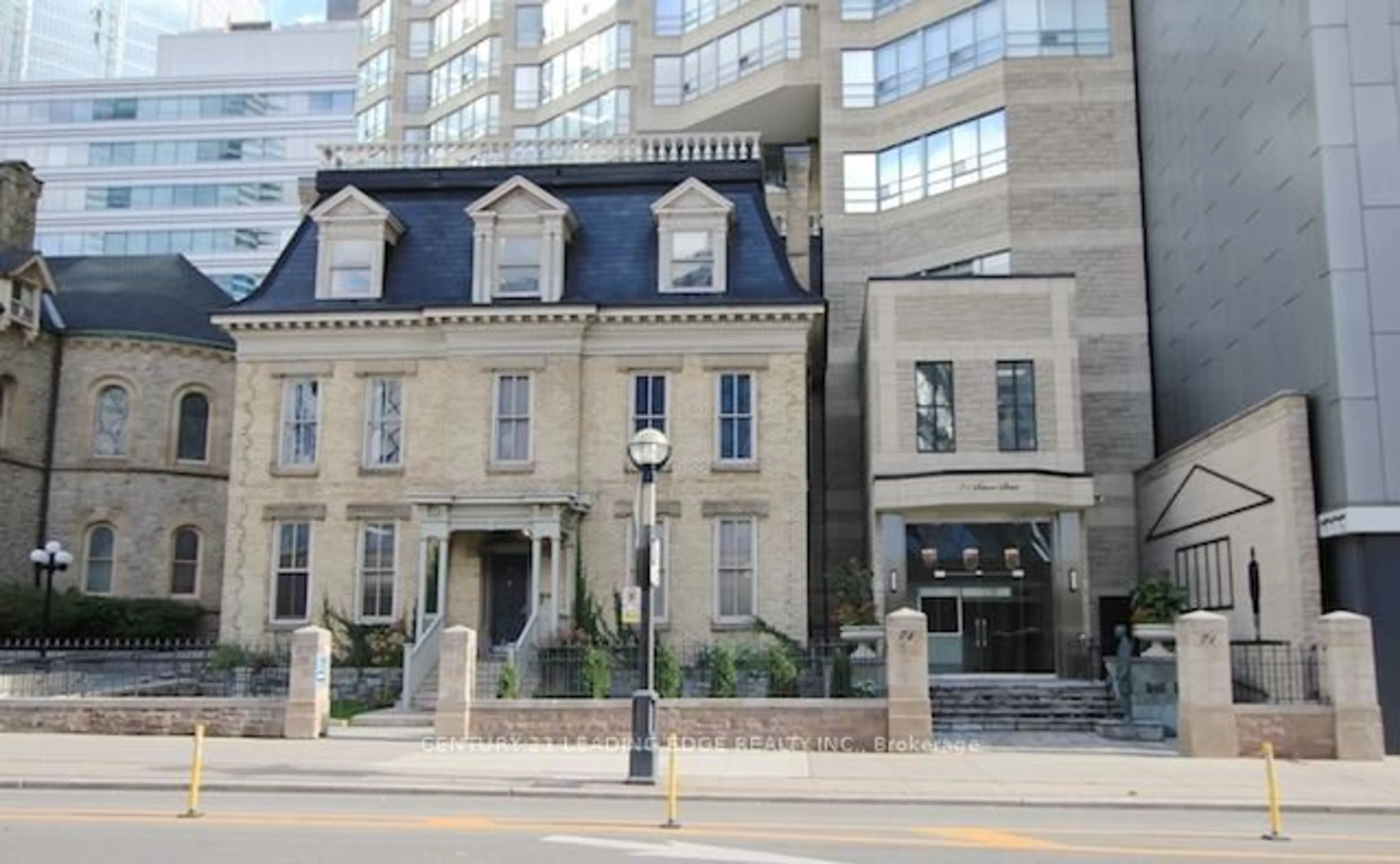 A pic from exterior of the house or condo for 71 Simcoe St #1504, Toronto Ontario M5J 1W9