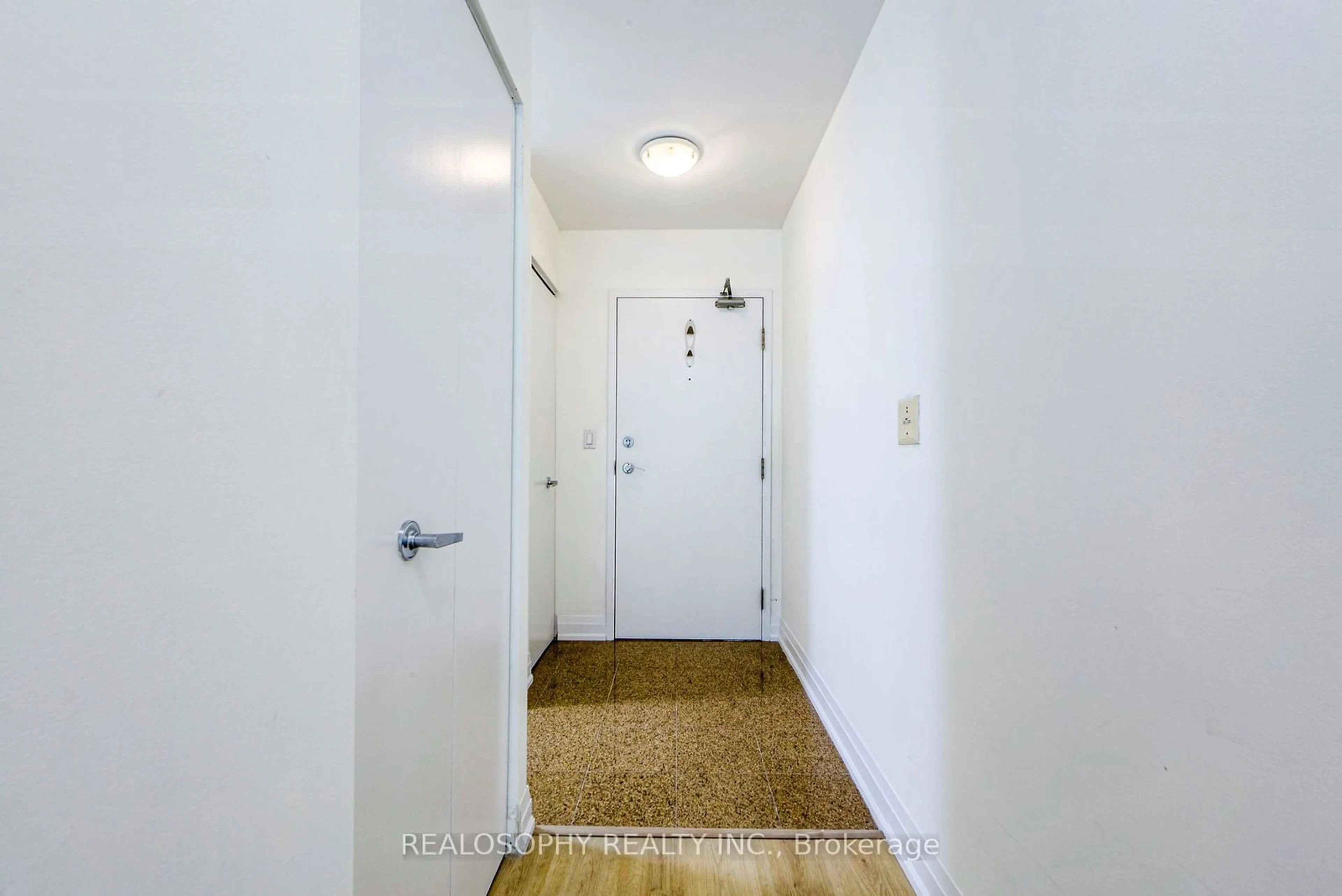 Indoor entryway for 381 Front St #1905, Toronto Ontario M5V 3R8