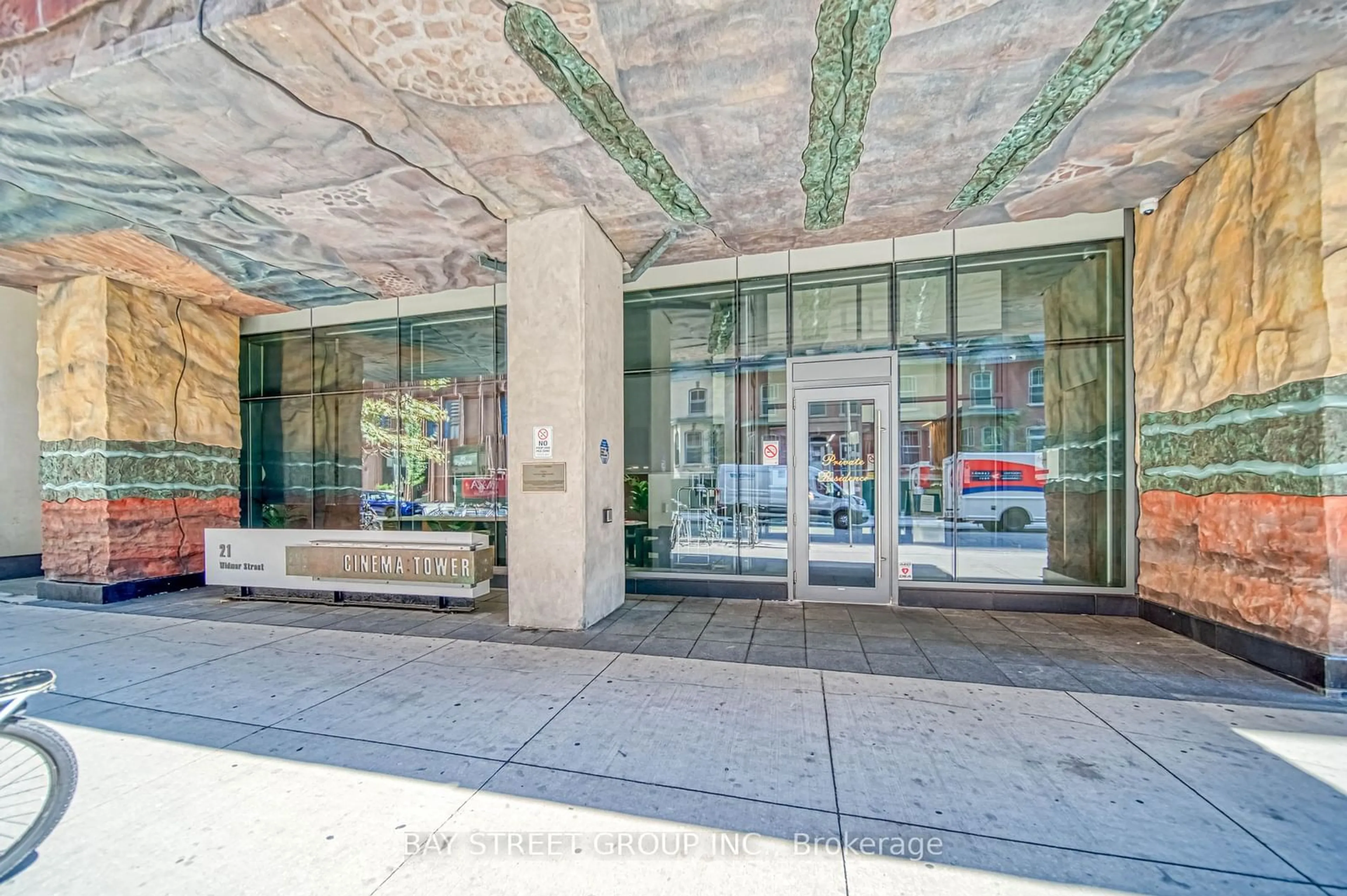 Indoor foyer for 21 Widmer St #704, Toronto Ontario M5V 0B8