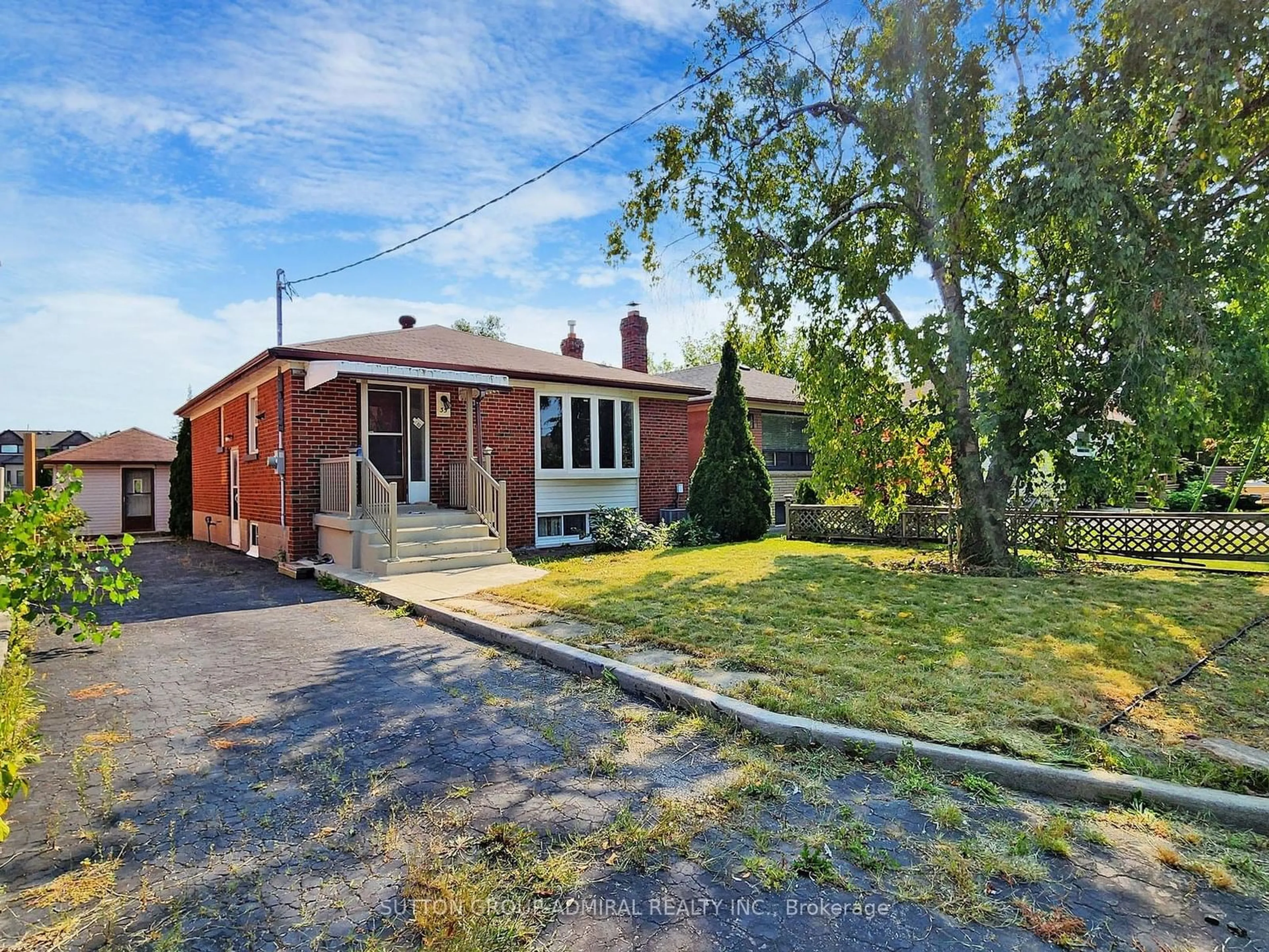 Frontside or backside of a home, cottage for 35 Farrell Ave, Toronto Ontario M2R 1C7