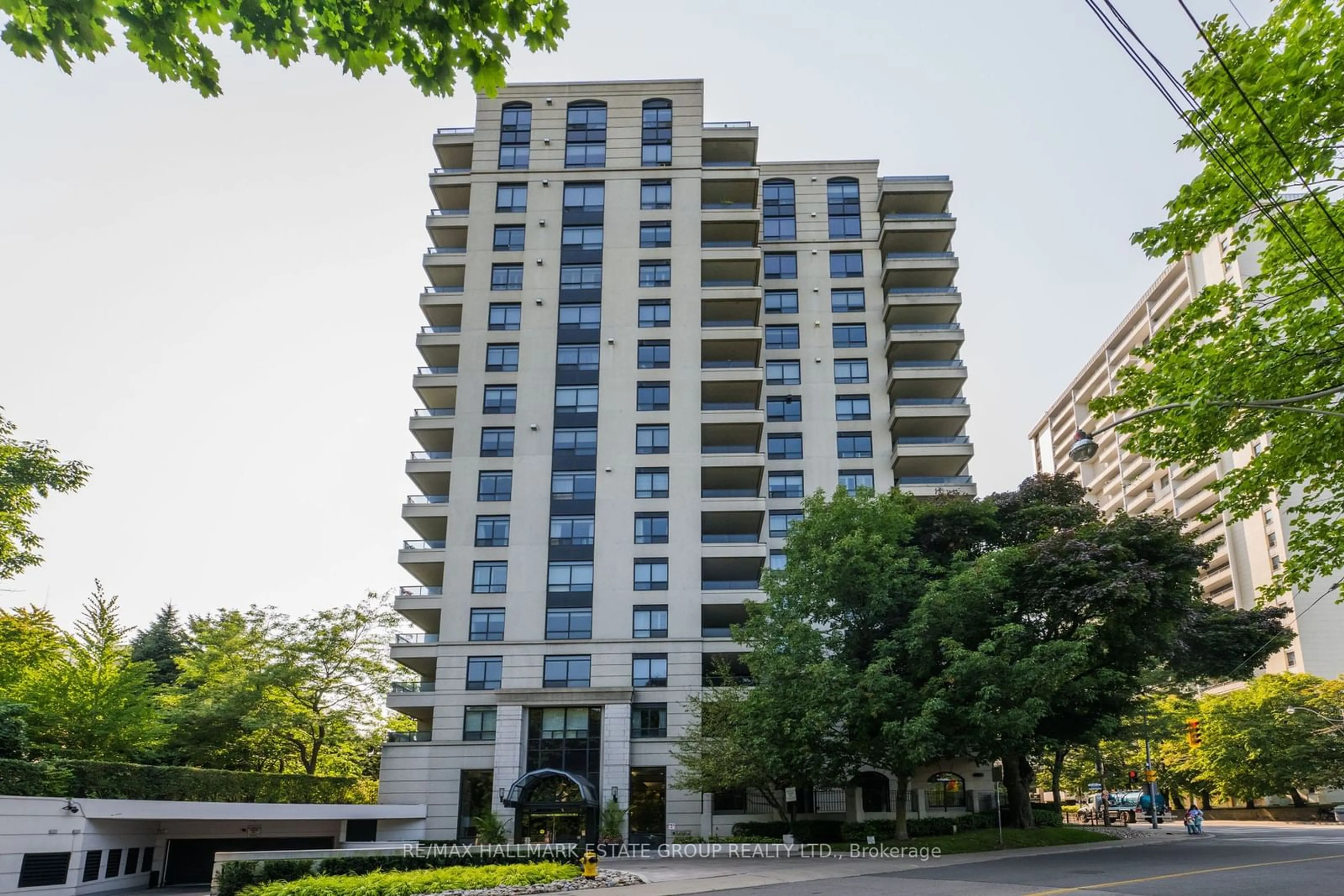 A pic from exterior of the house or condo for 38 Avoca Ave #202, Toronto Ontario M4T 2B9